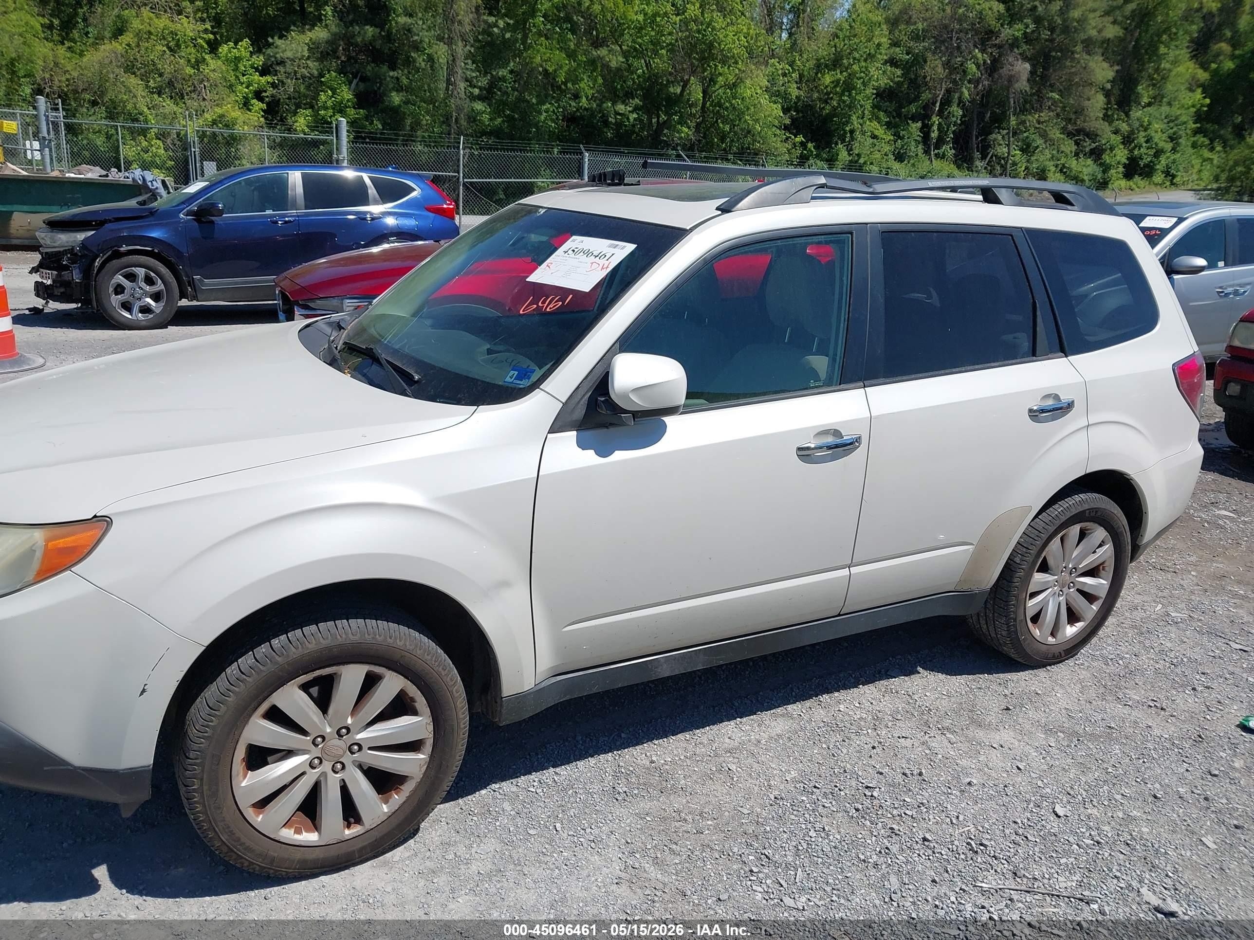 2013 Subaru Forester 2.5x Premium White vin: JF2SHADC3DH445207