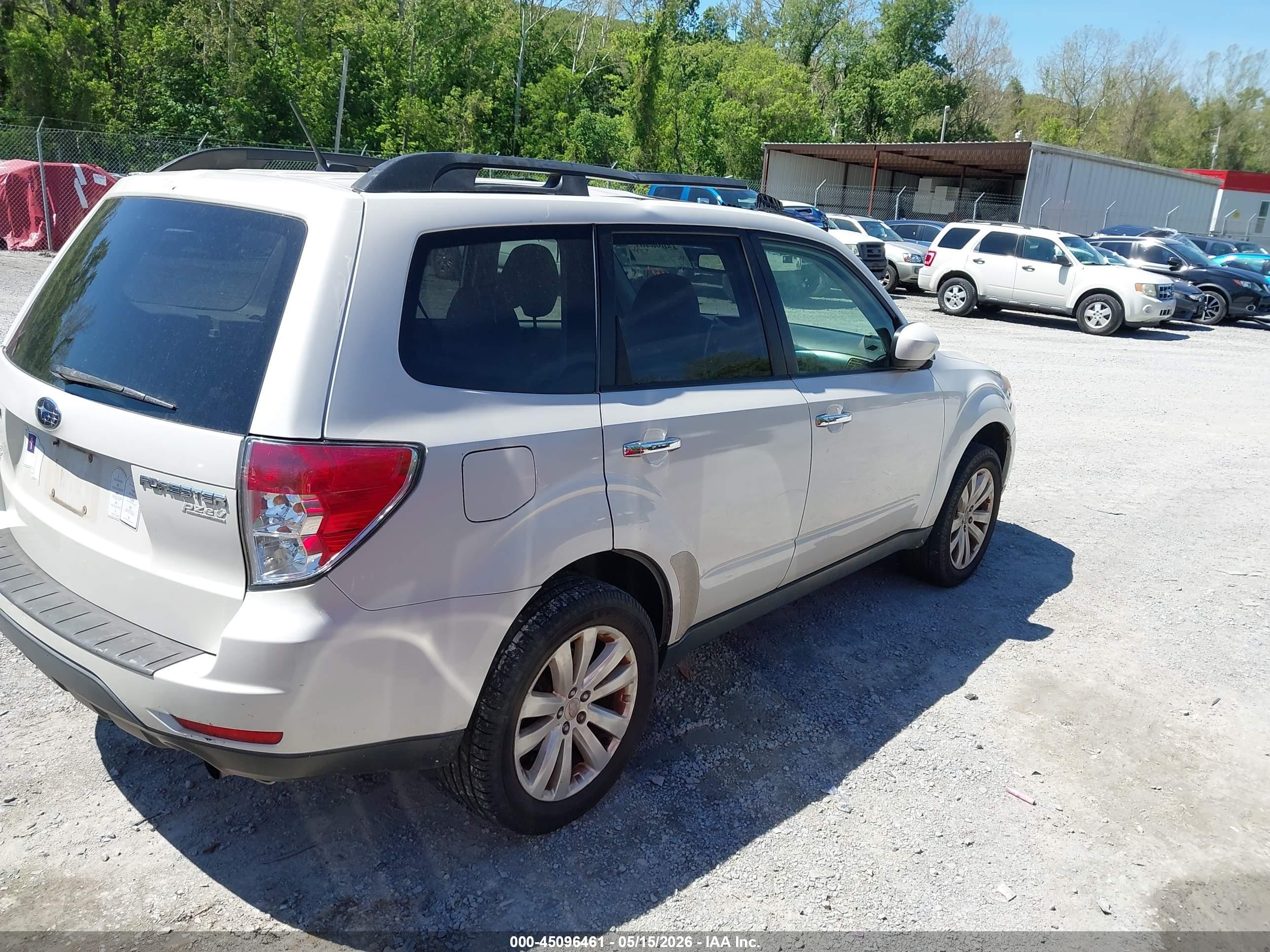 2013 Subaru Forester 2.5x Premium White vin: JF2SHADC3DH445207