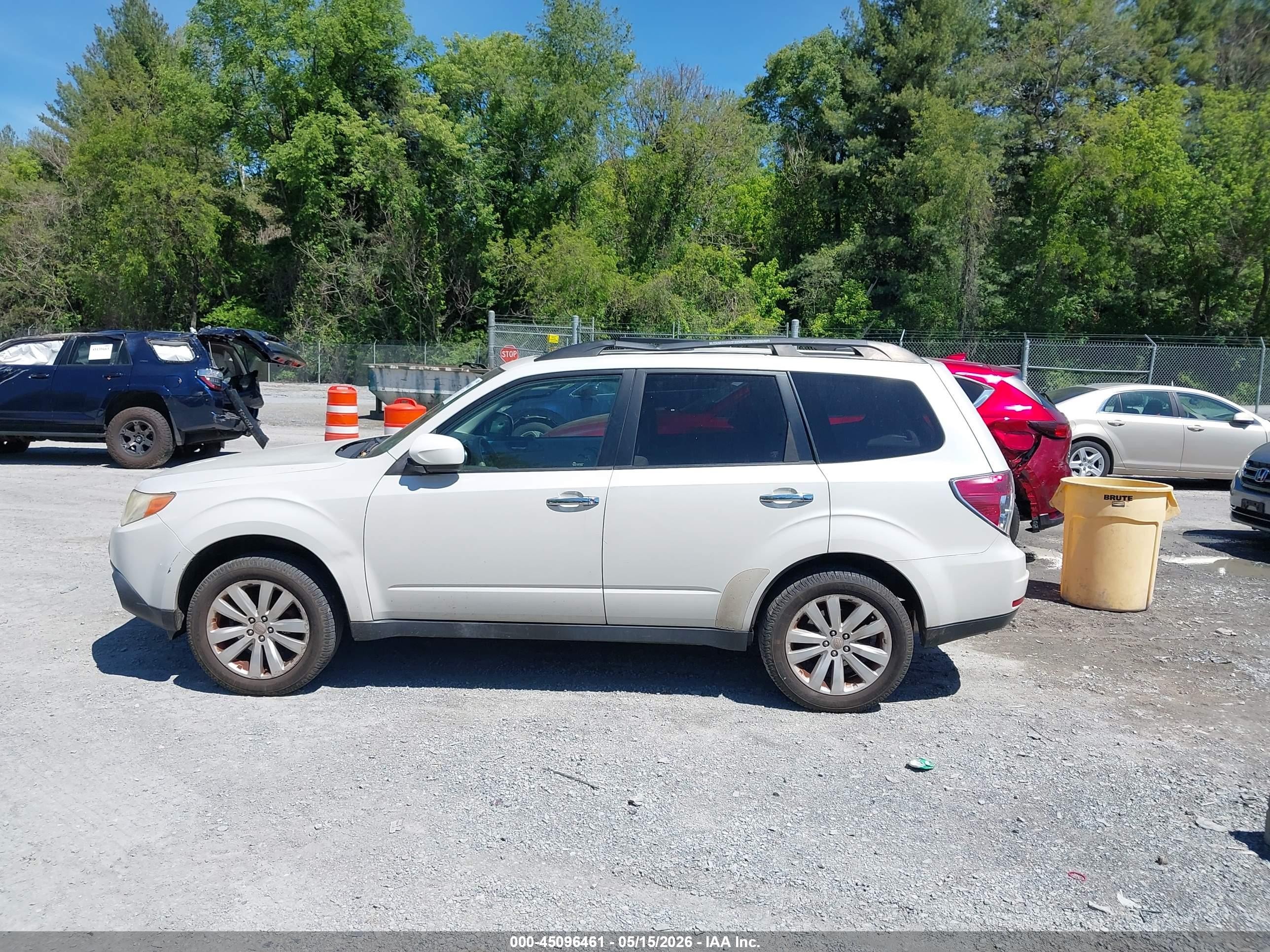 2013 Subaru Forester 2.5x Premium White vin: JF2SHADC3DH445207