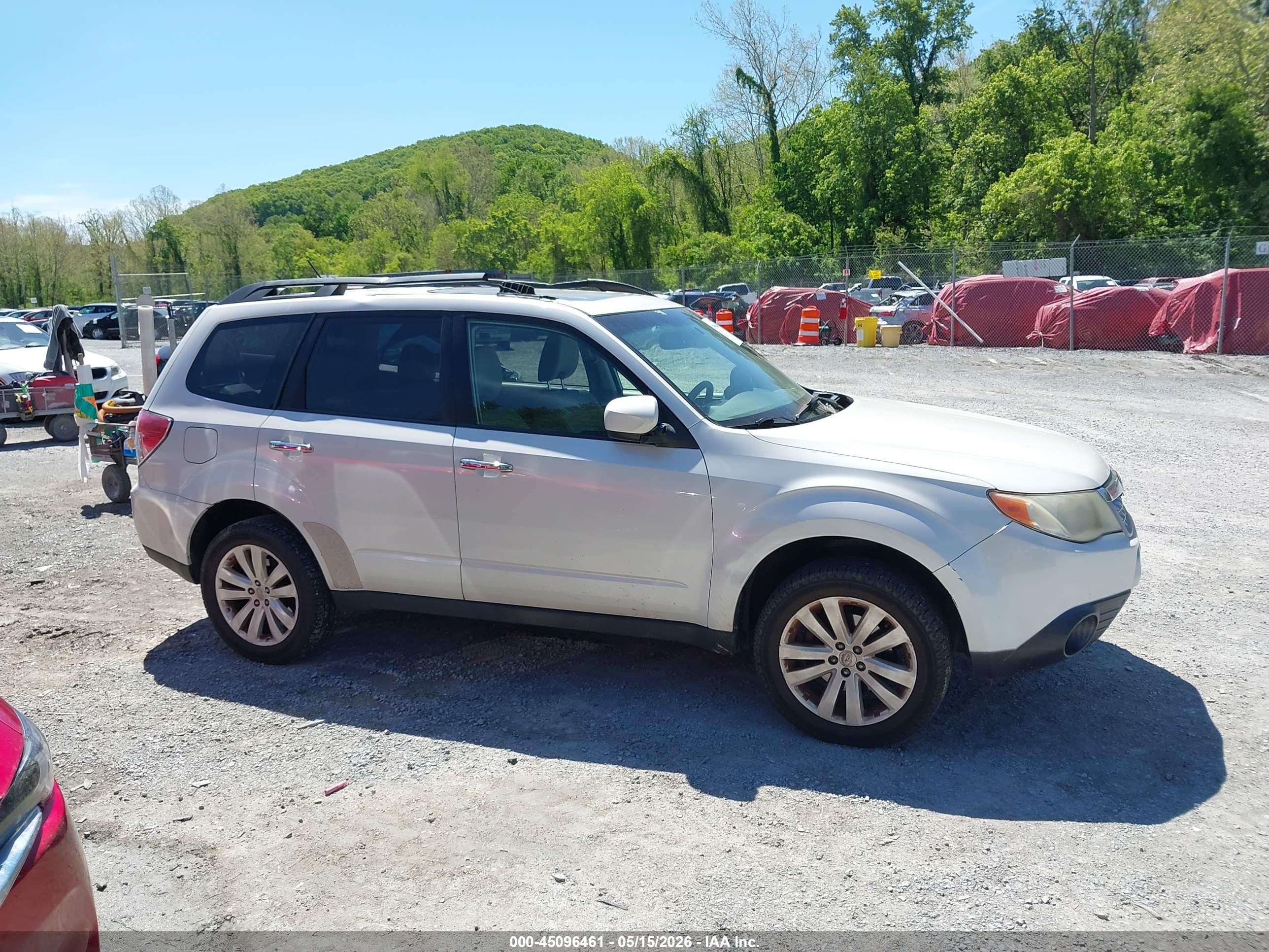 2013 Subaru Forester 2.5x Premium White vin: JF2SHADC3DH445207