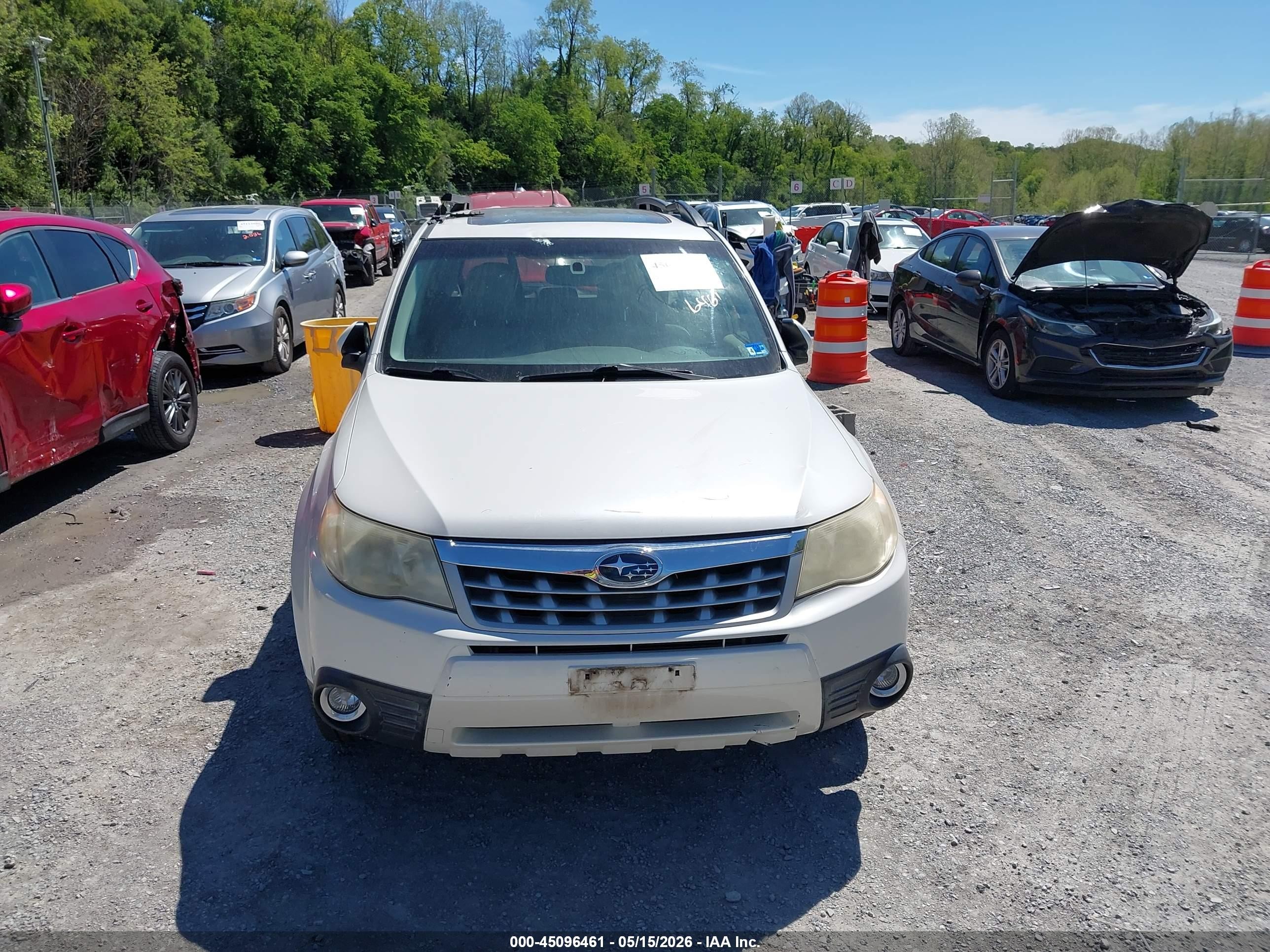 2013 Subaru Forester 2.5x Premium White vin: JF2SHADC3DH445207