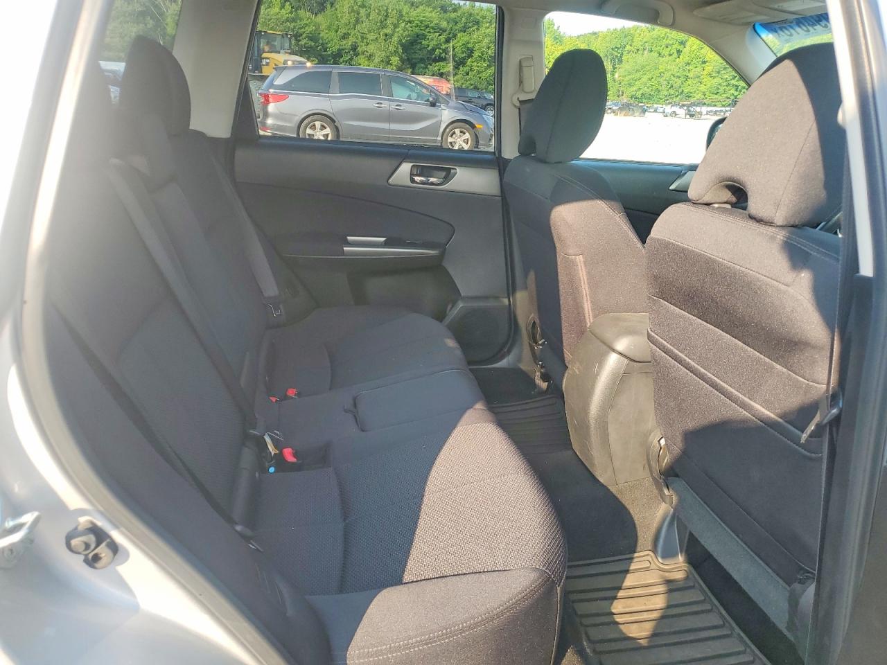 2011 Subaru Forester Silver vin: JF2SHADC4BH701061