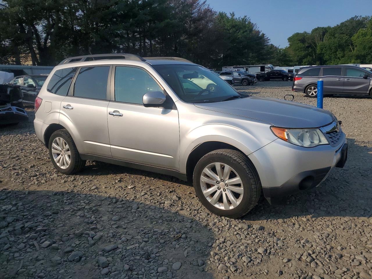 2011 Subaru Forester Silver vin: JF2SHADC4BH701061