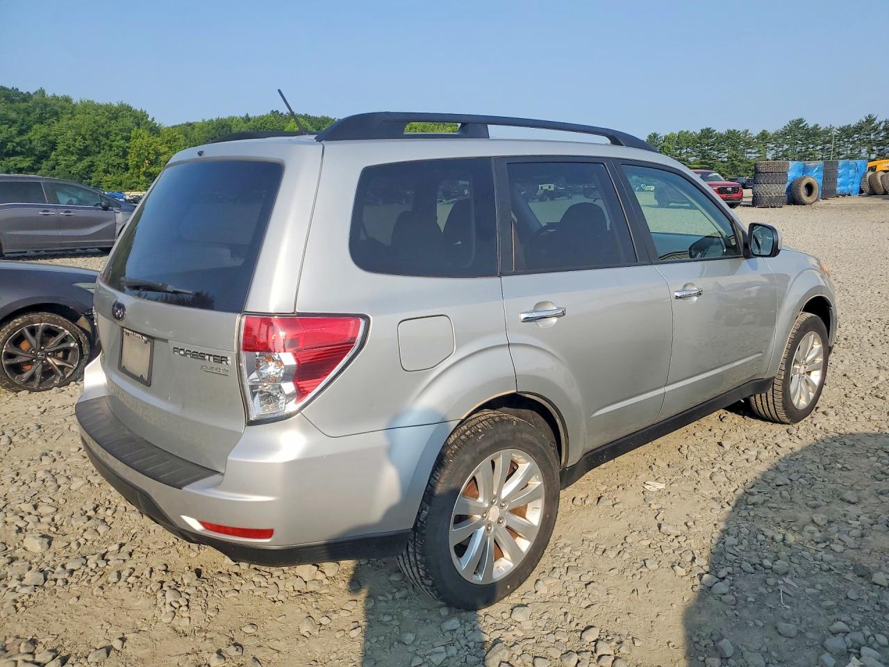 2011 Subaru Forester Silver vin: JF2SHADC4BH701061