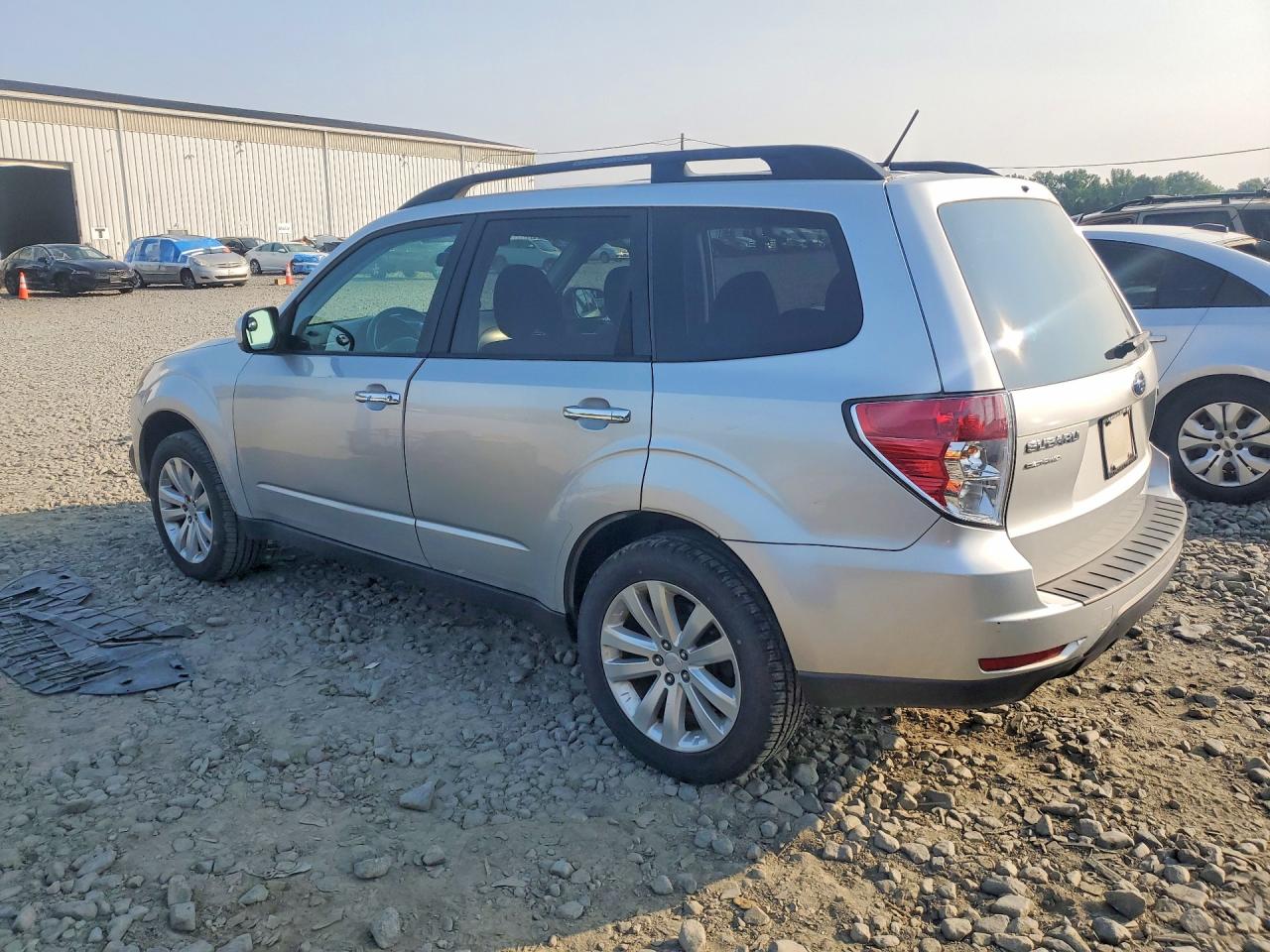 2011 Subaru Forester Silver vin: JF2SHADC4BH701061