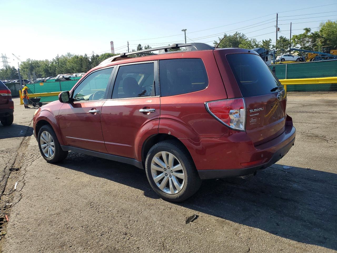 2011 Subaru Forester 2.5x Premium Burgundy vin: JF2SHADC4BH706731