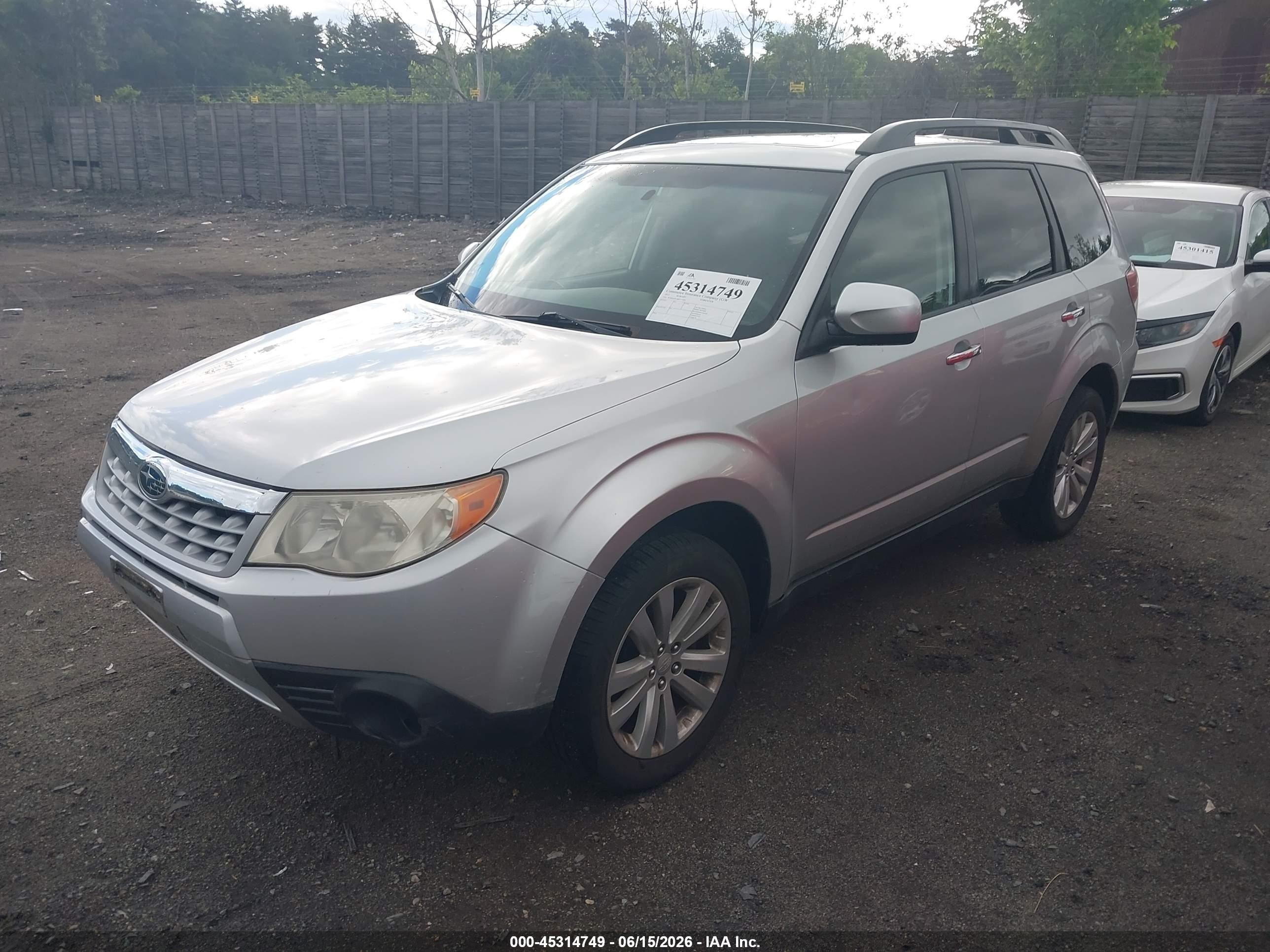 2011 Subaru Forester 2.5x Premium Silver vin: JF2SHADC4BH737428