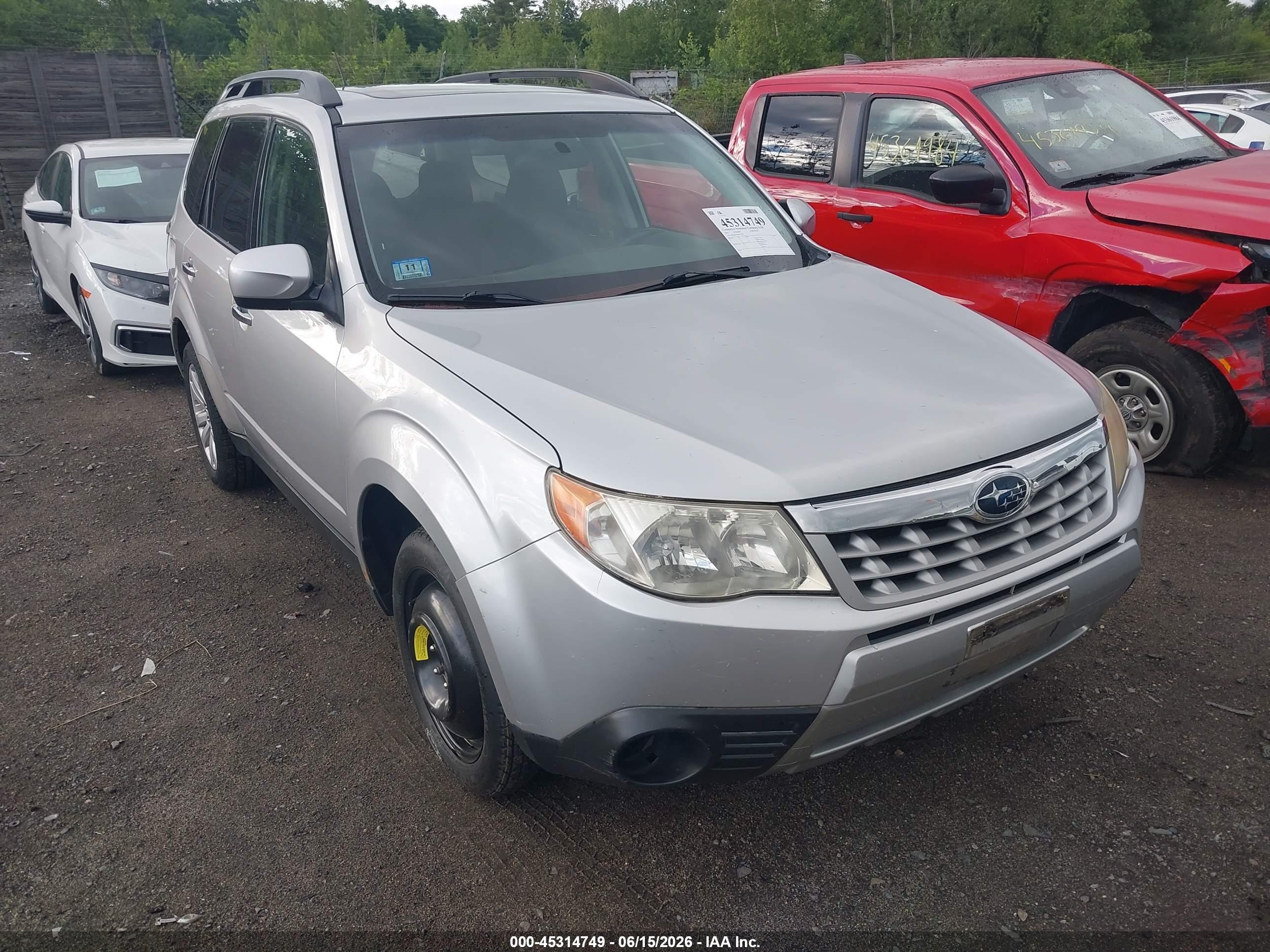 2011 Subaru Forester 2.5x Premium Silver vin: JF2SHADC4BH737428