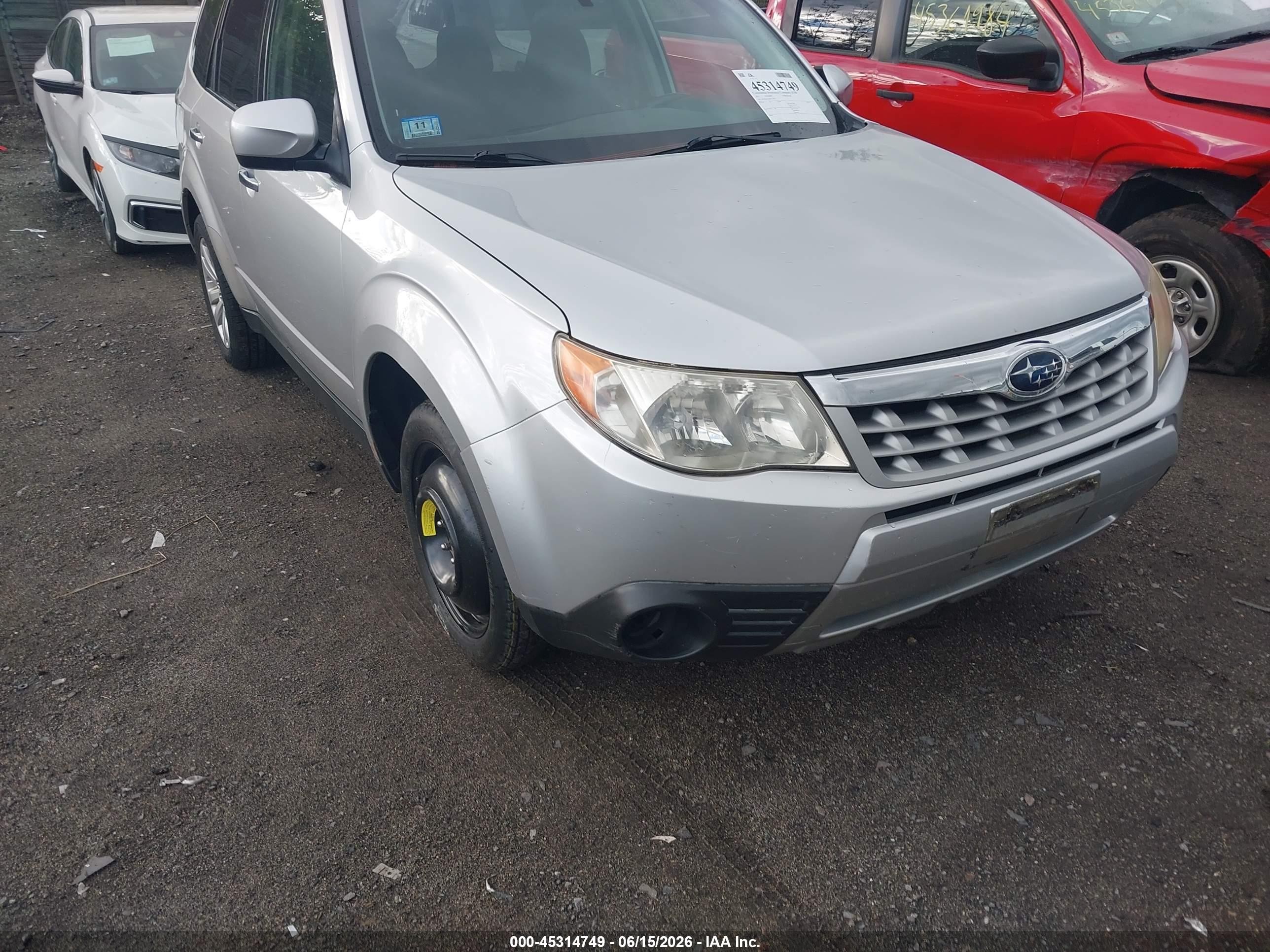 2011 Subaru Forester 2.5x Premium Silver vin: JF2SHADC4BH737428