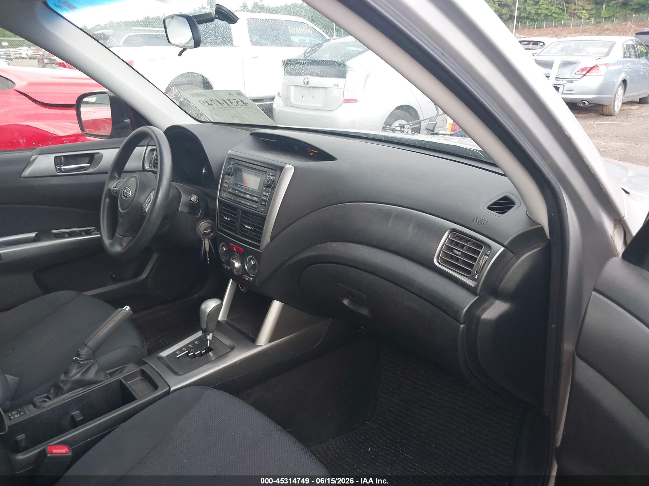 2011 Subaru Forester 2.5x Premium Silver vin: JF2SHADC4BH737428