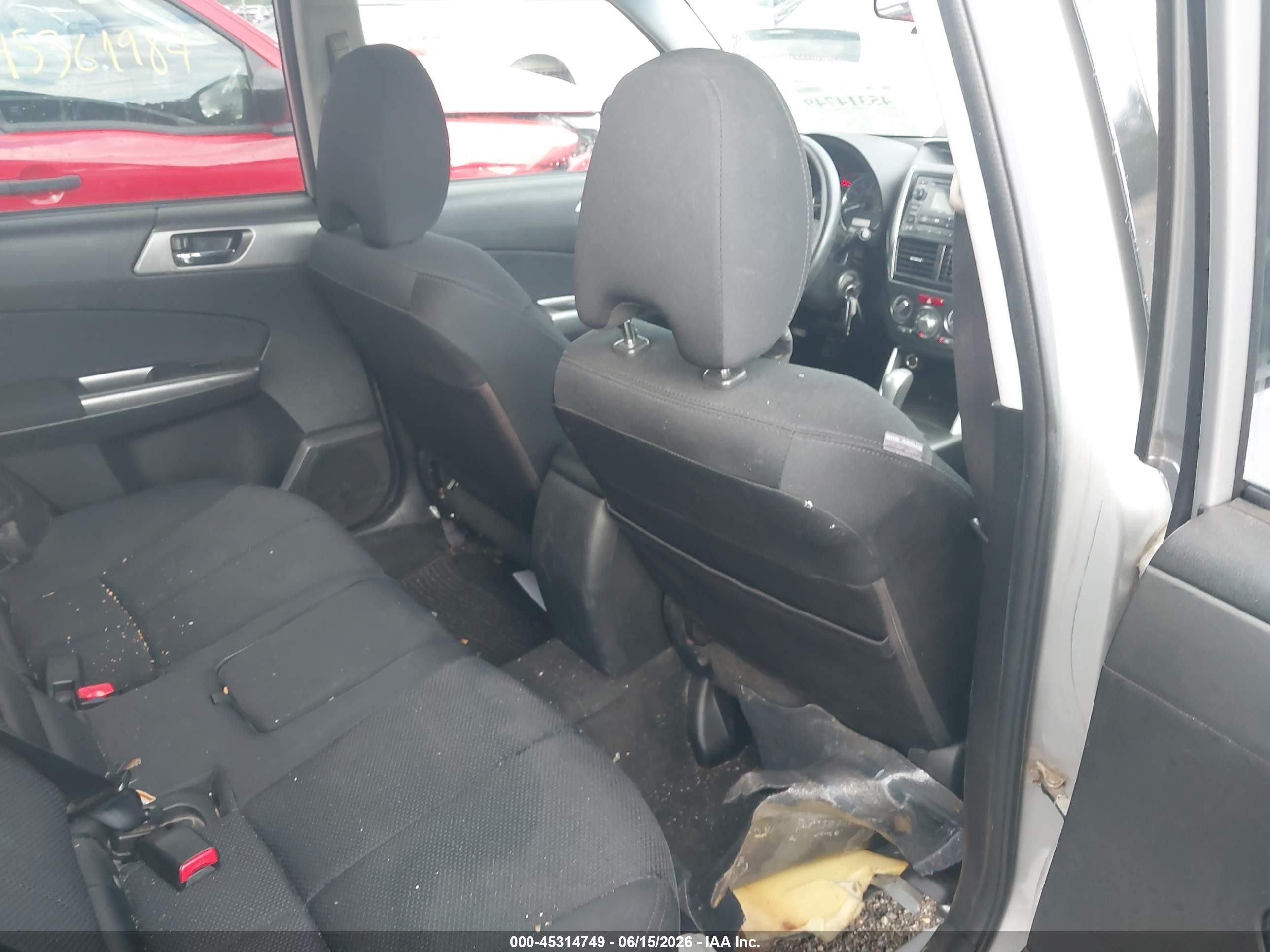 2011 Subaru Forester 2.5x Premium Silver vin: JF2SHADC4BH737428