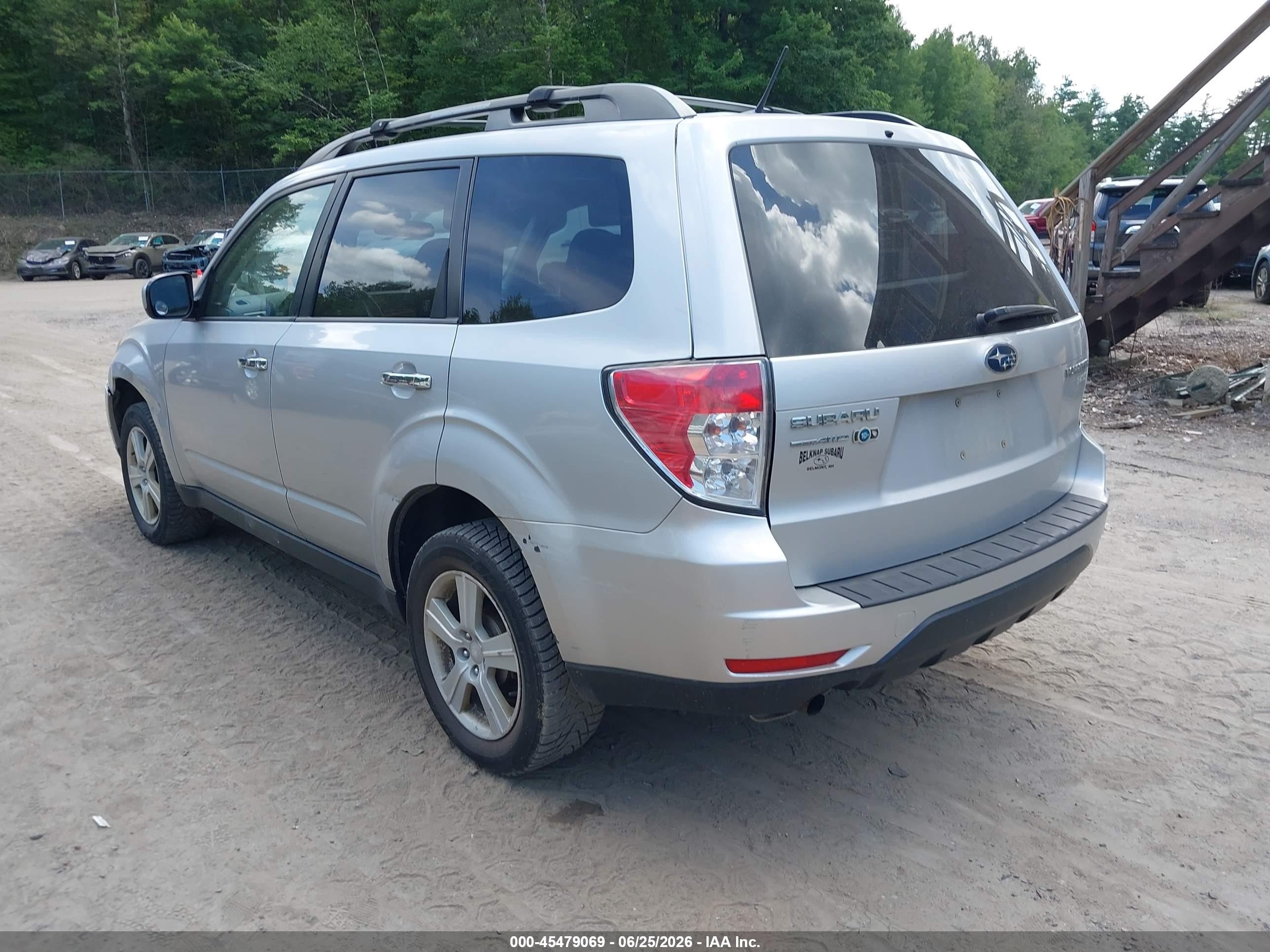 2011 Subaru Forester 2.5x Premium Silver vin: JF2SHADC4BH745531