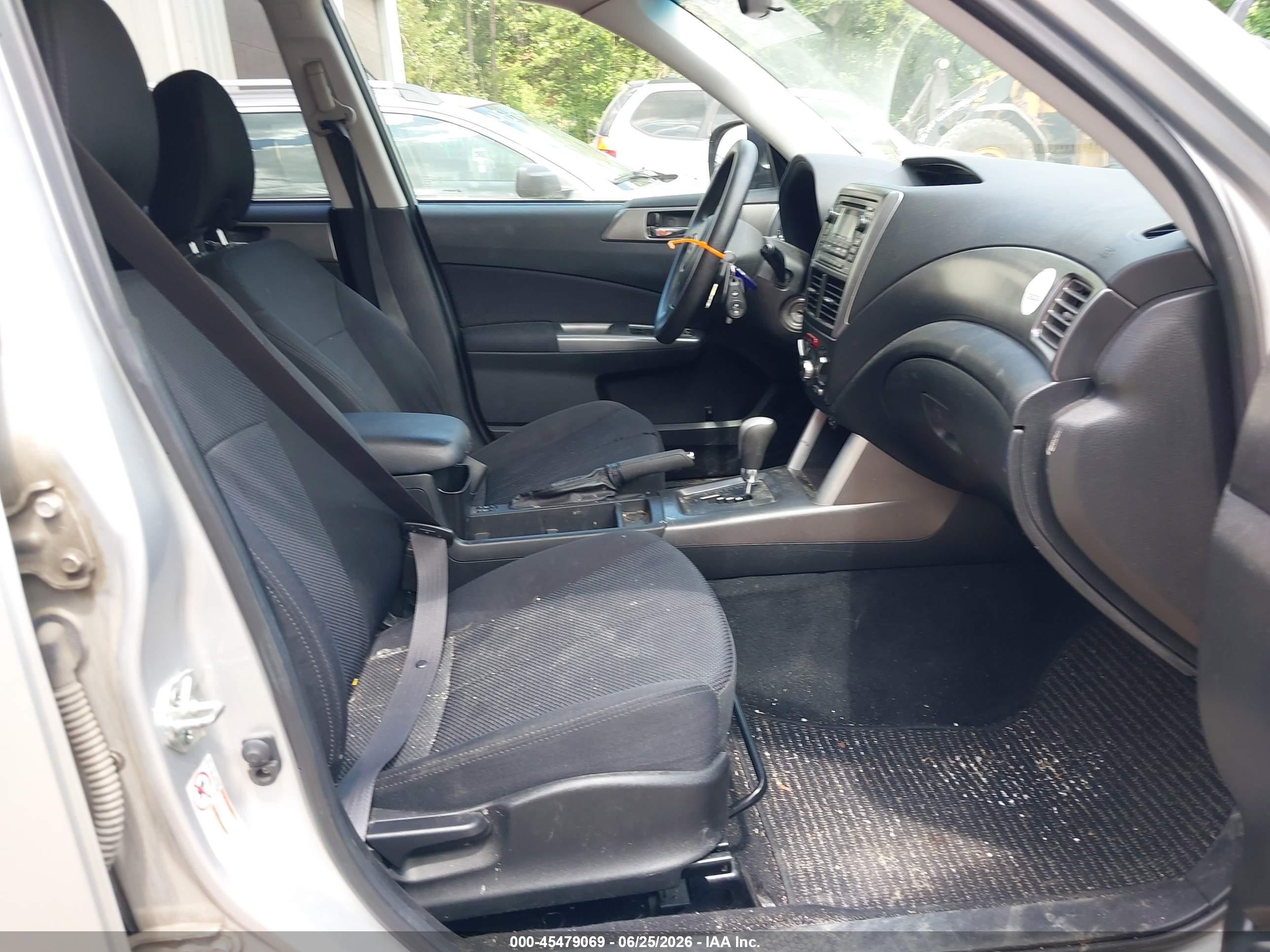 2011 Subaru Forester 2.5x Premium Silver vin: JF2SHADC4BH745531