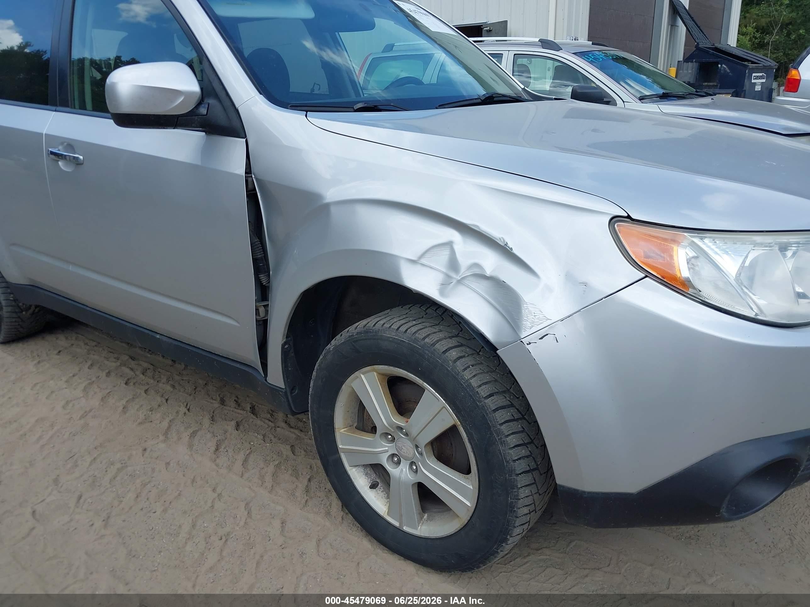 2011 Subaru Forester 2.5x Premium Silver vin: JF2SHADC4BH745531