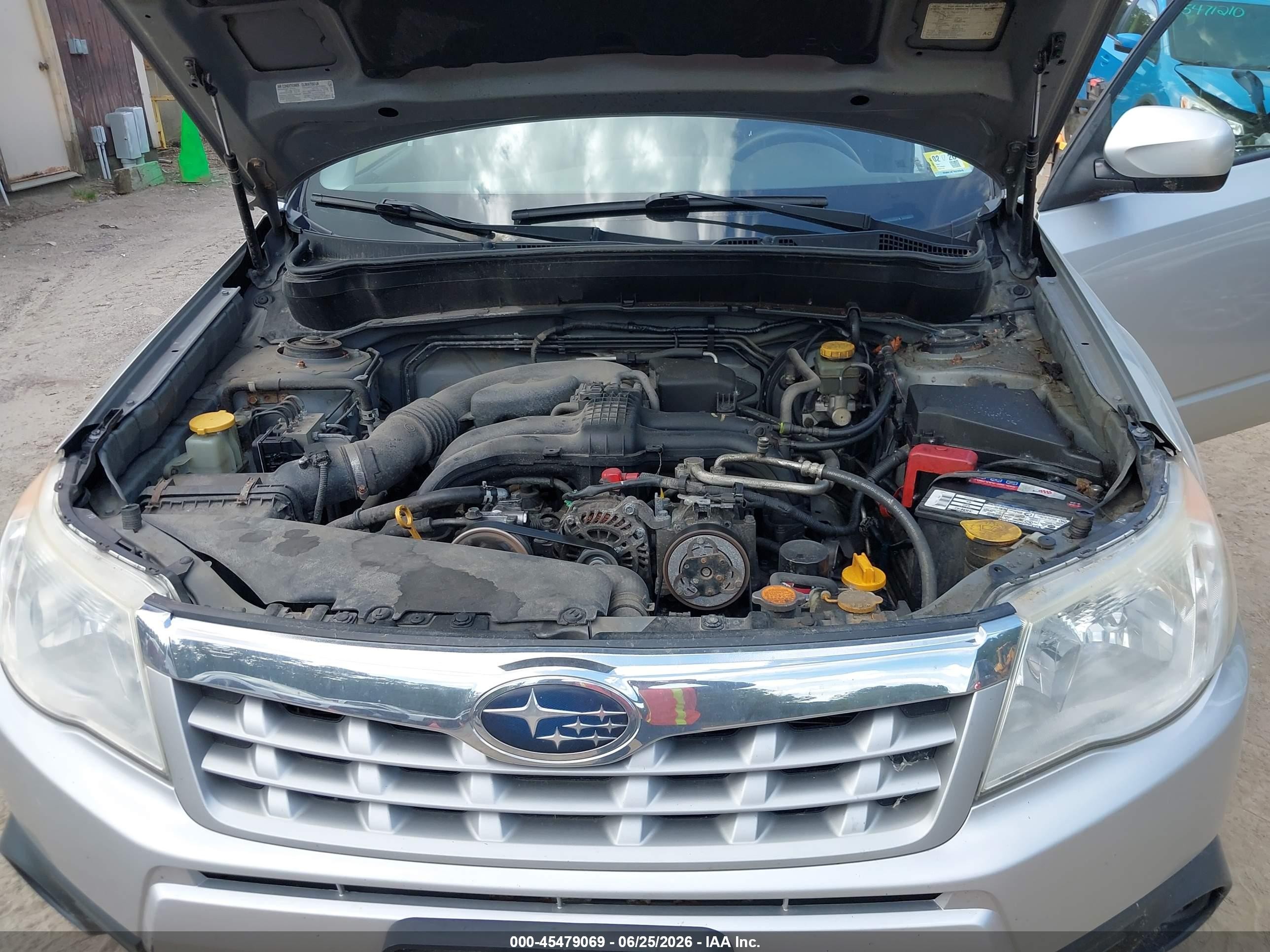 2011 Subaru Forester 2.5x Premium Silver vin: JF2SHADC4BH745531