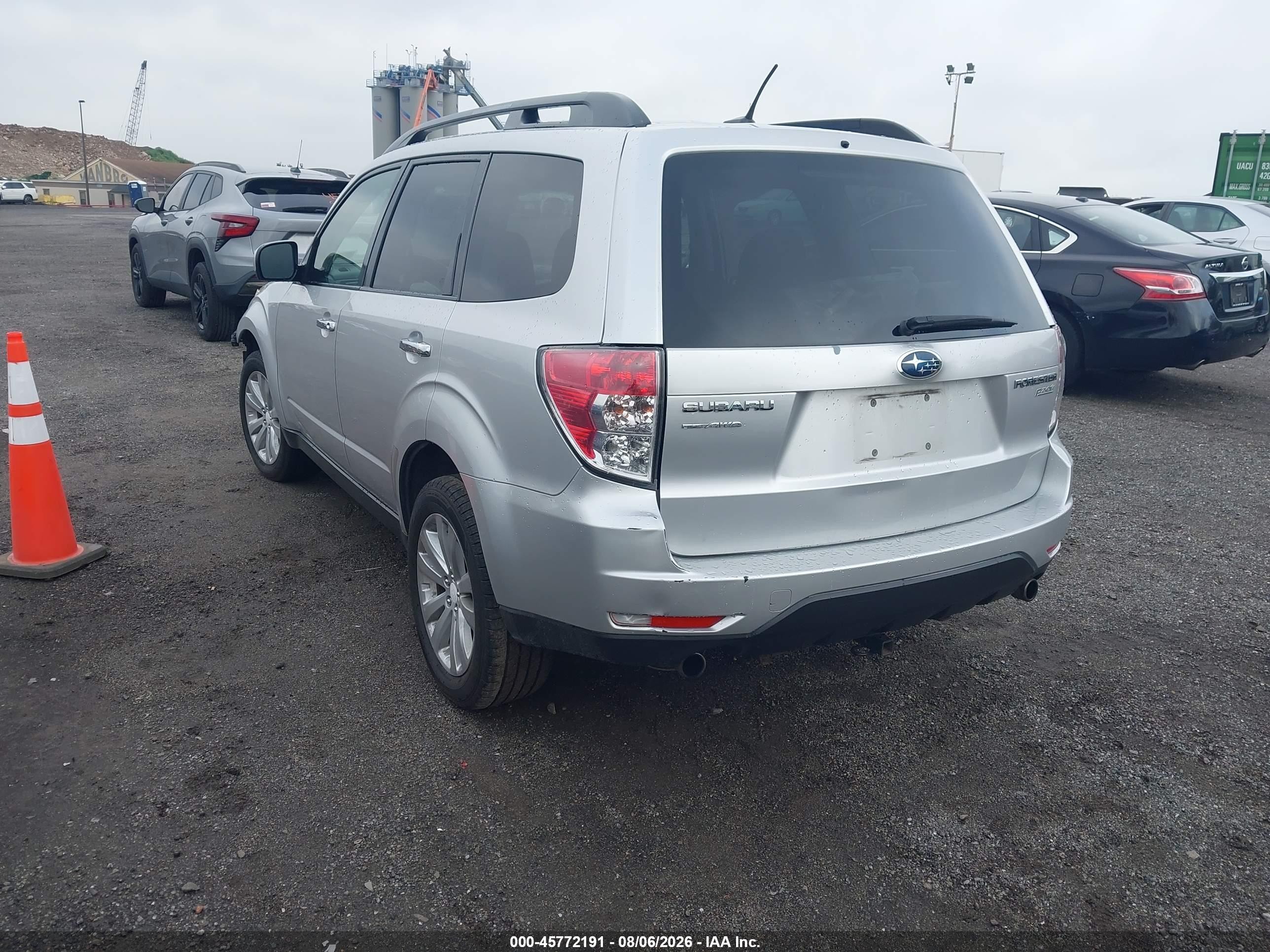 2011 Subaru Forester 2.5x Premium Gray vin: JF2SHADC4BH779940