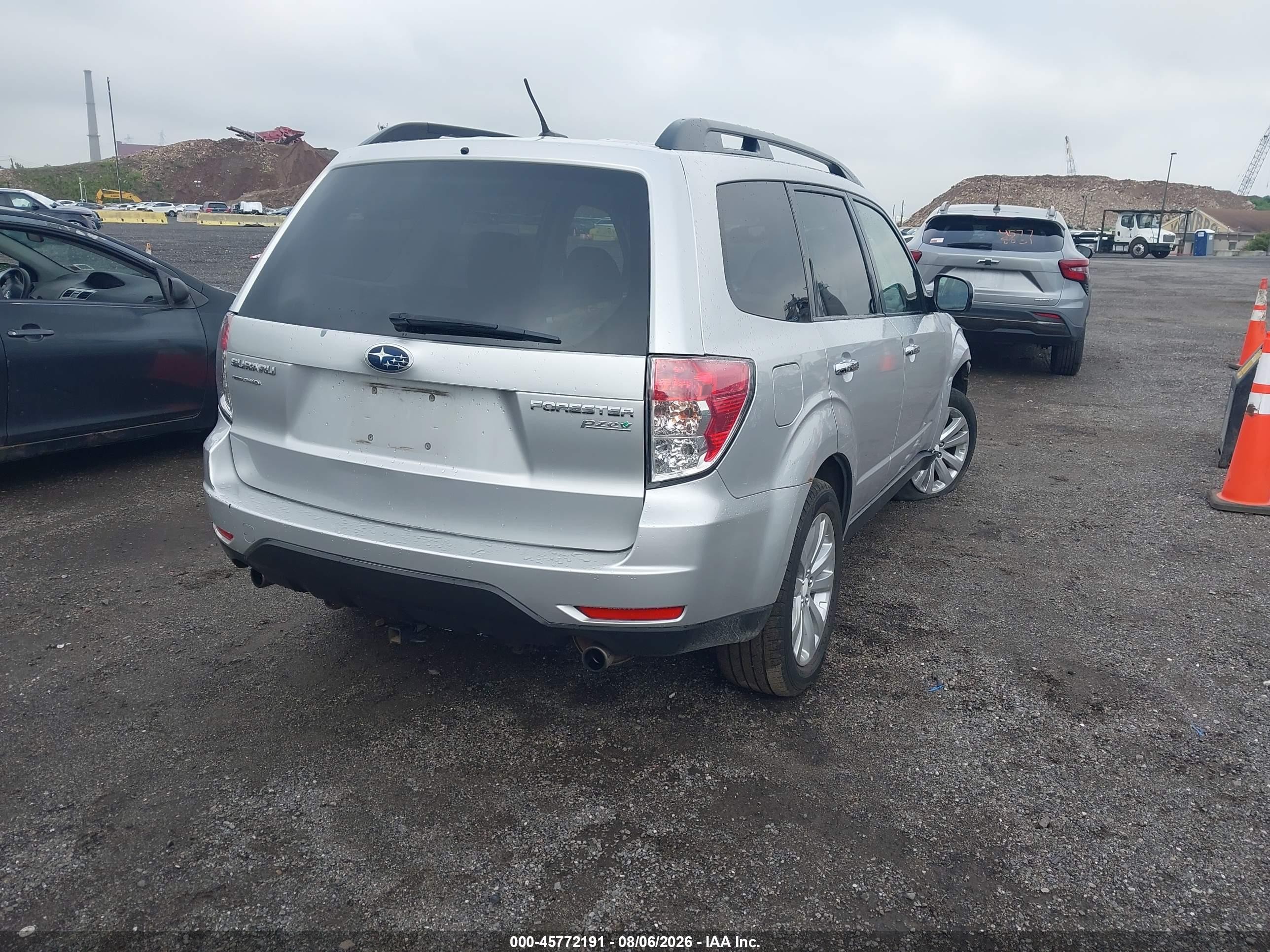 2011 Subaru Forester 2.5x Premium Gray vin: JF2SHADC4BH779940