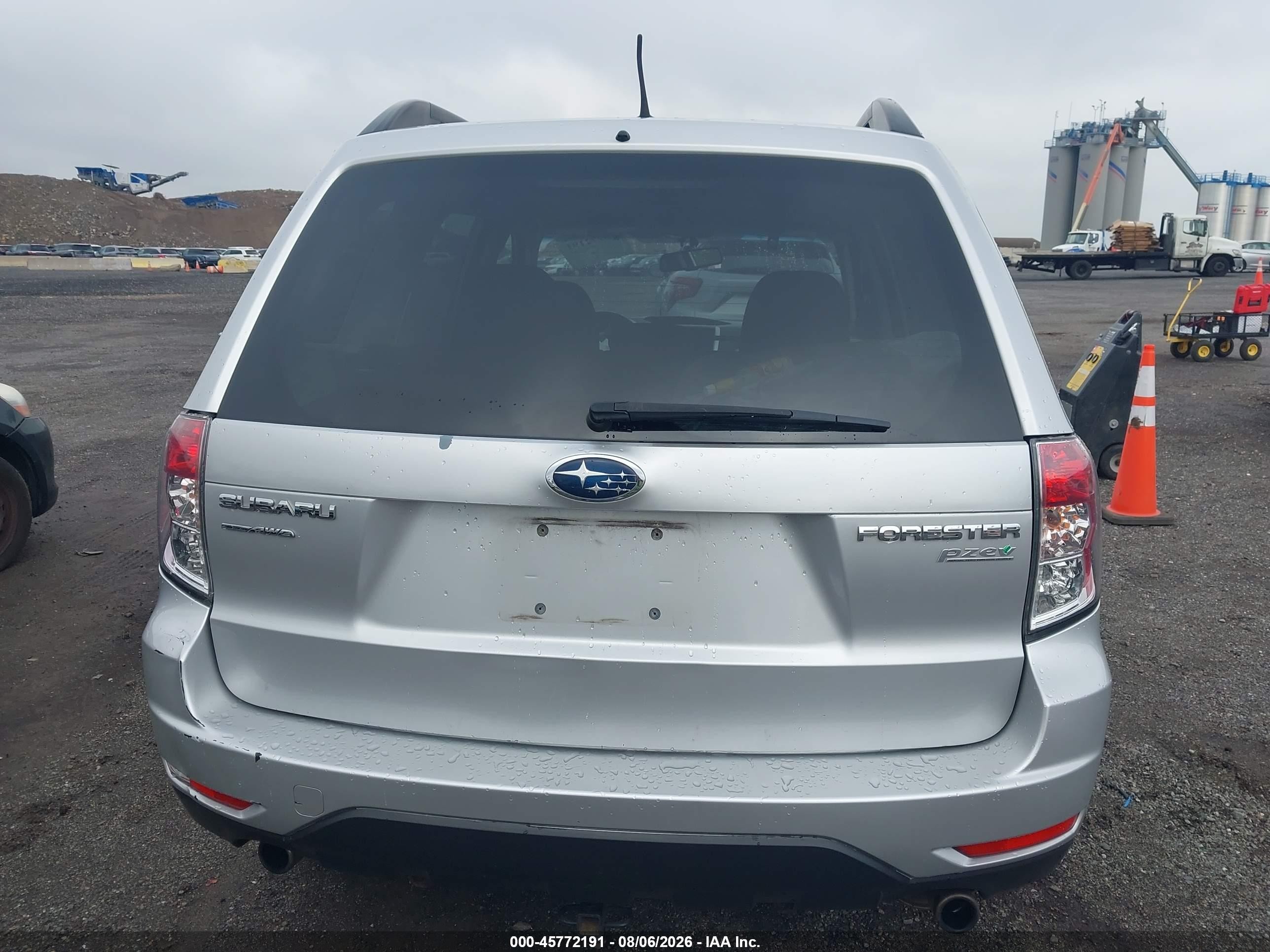 2011 Subaru Forester 2.5x Premium Gray vin: JF2SHADC4BH779940