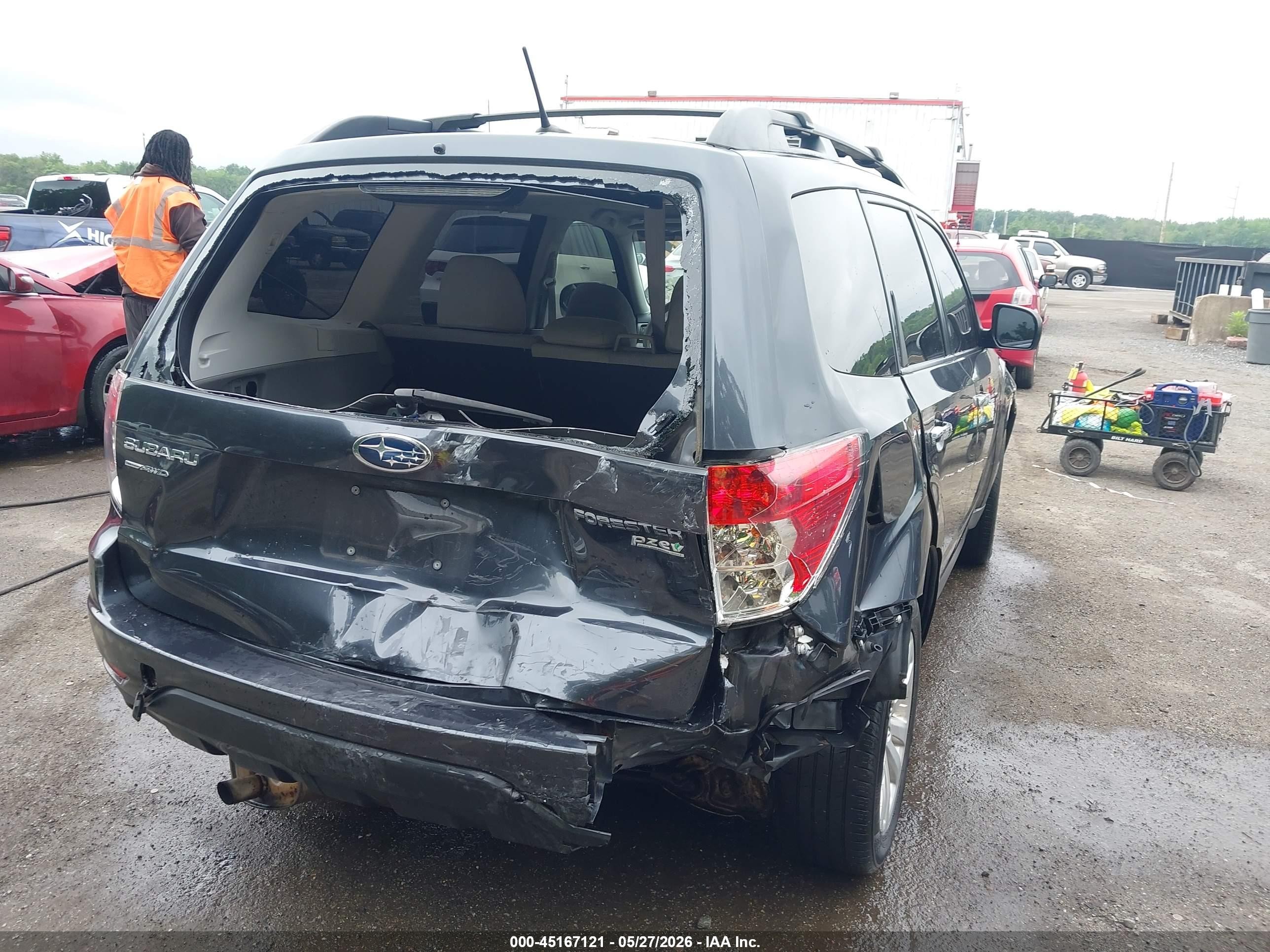 2012 Subaru Forester 2.5x Premium Blue vin: JF2SHADC4CH432688