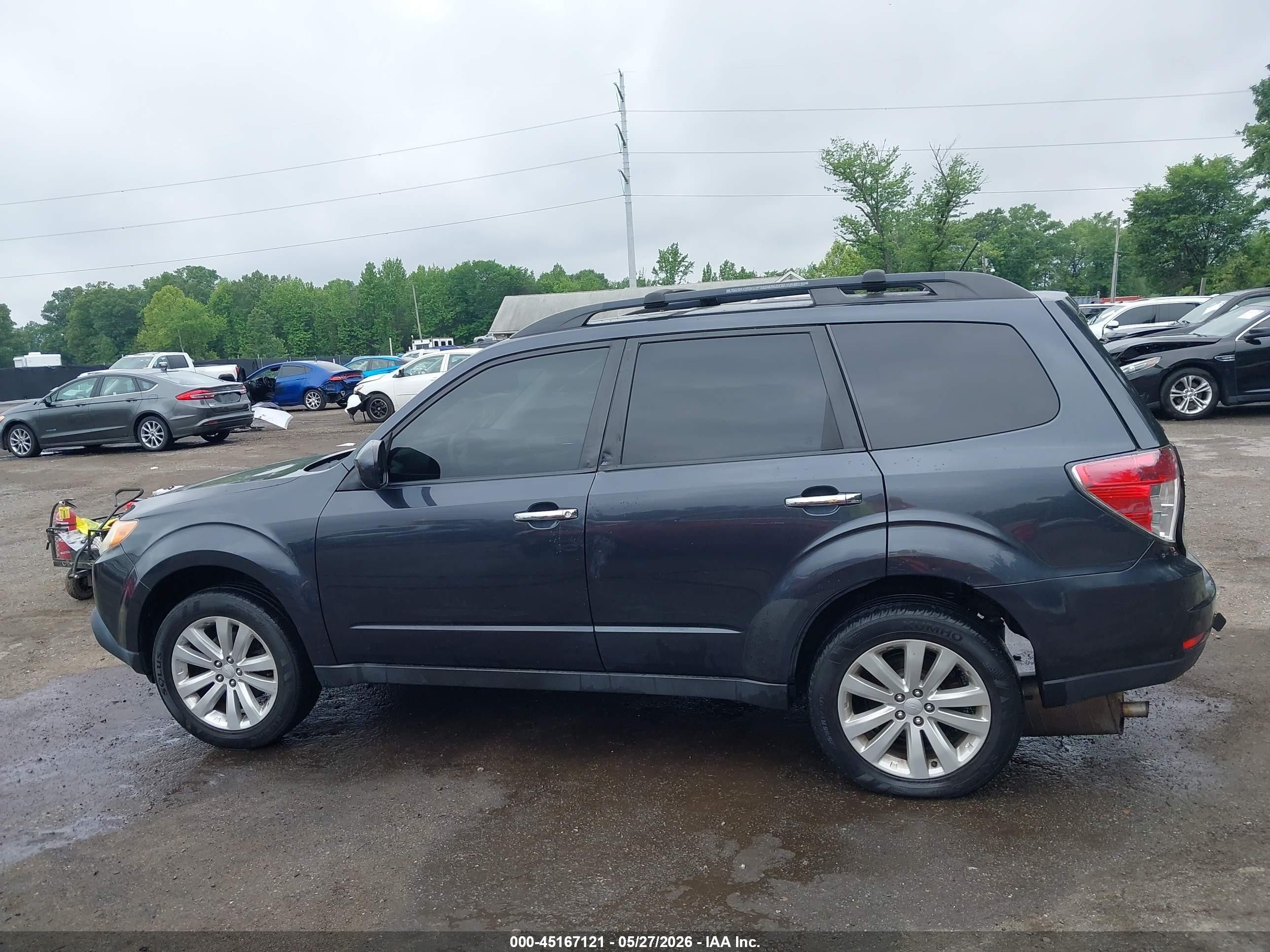 2012 Subaru Forester 2.5x Premium Blue vin: JF2SHADC4CH432688