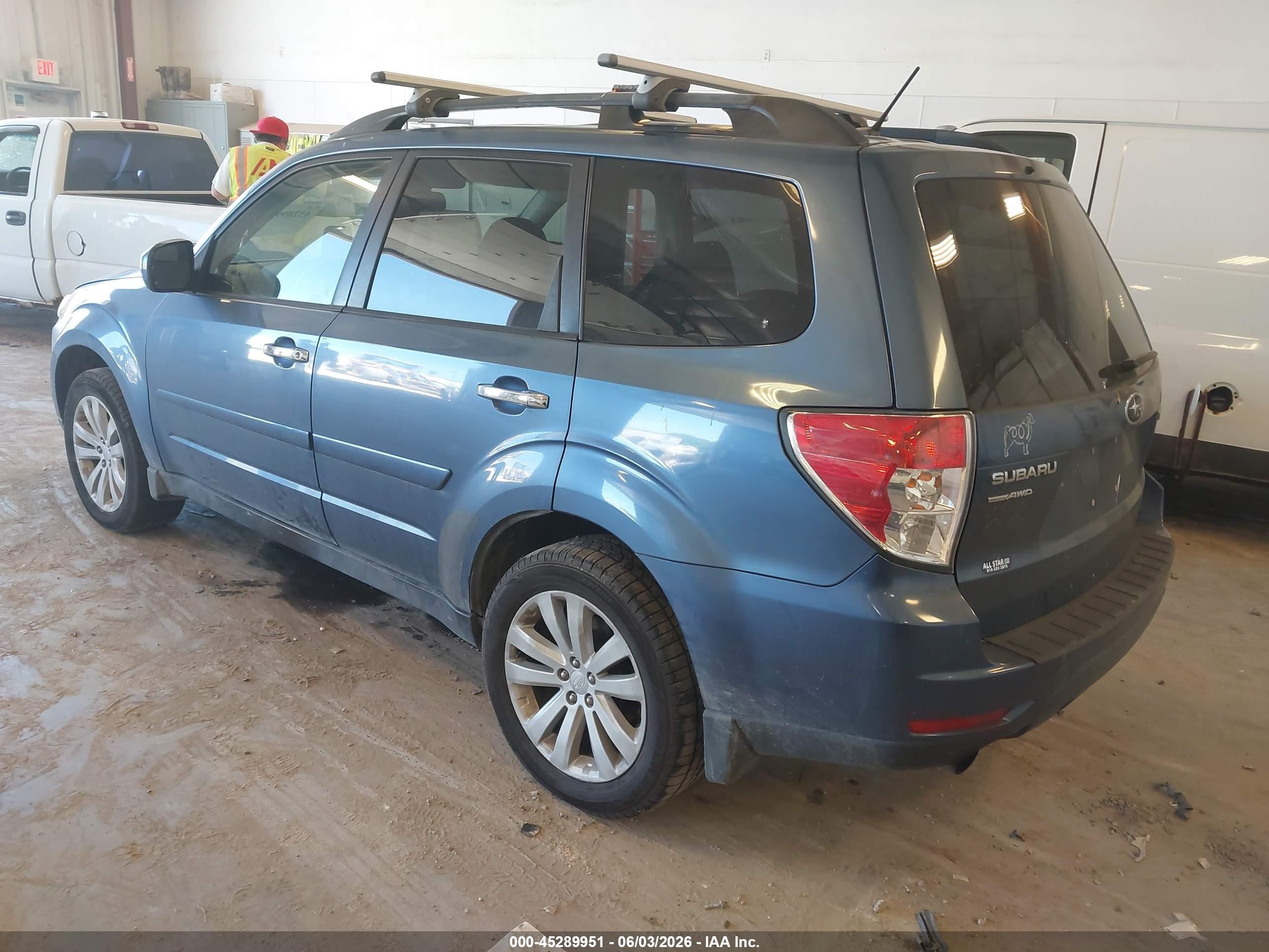 2012 Subaru Forester 2.5x Premium Blue vin: JF2SHADC4CH434621