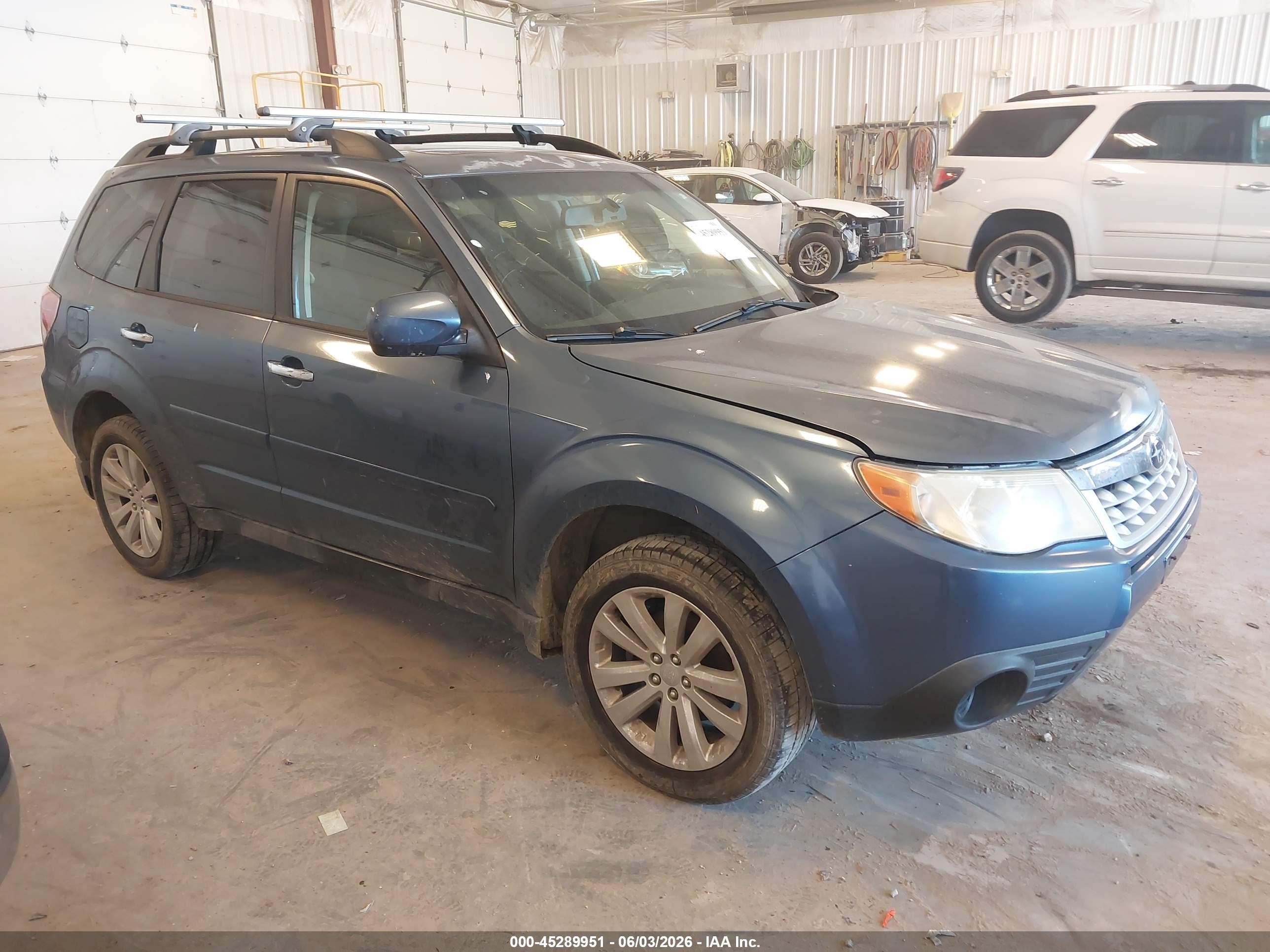 2012 Subaru Forester 2.5x Premium Blue vin: JF2SHADC4CH434621