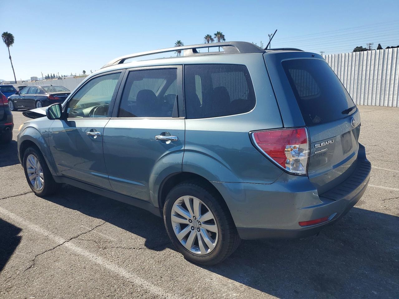 2012 Subaru Forester 2.5x Premium Blue vin: JF2SHADC4CH459177