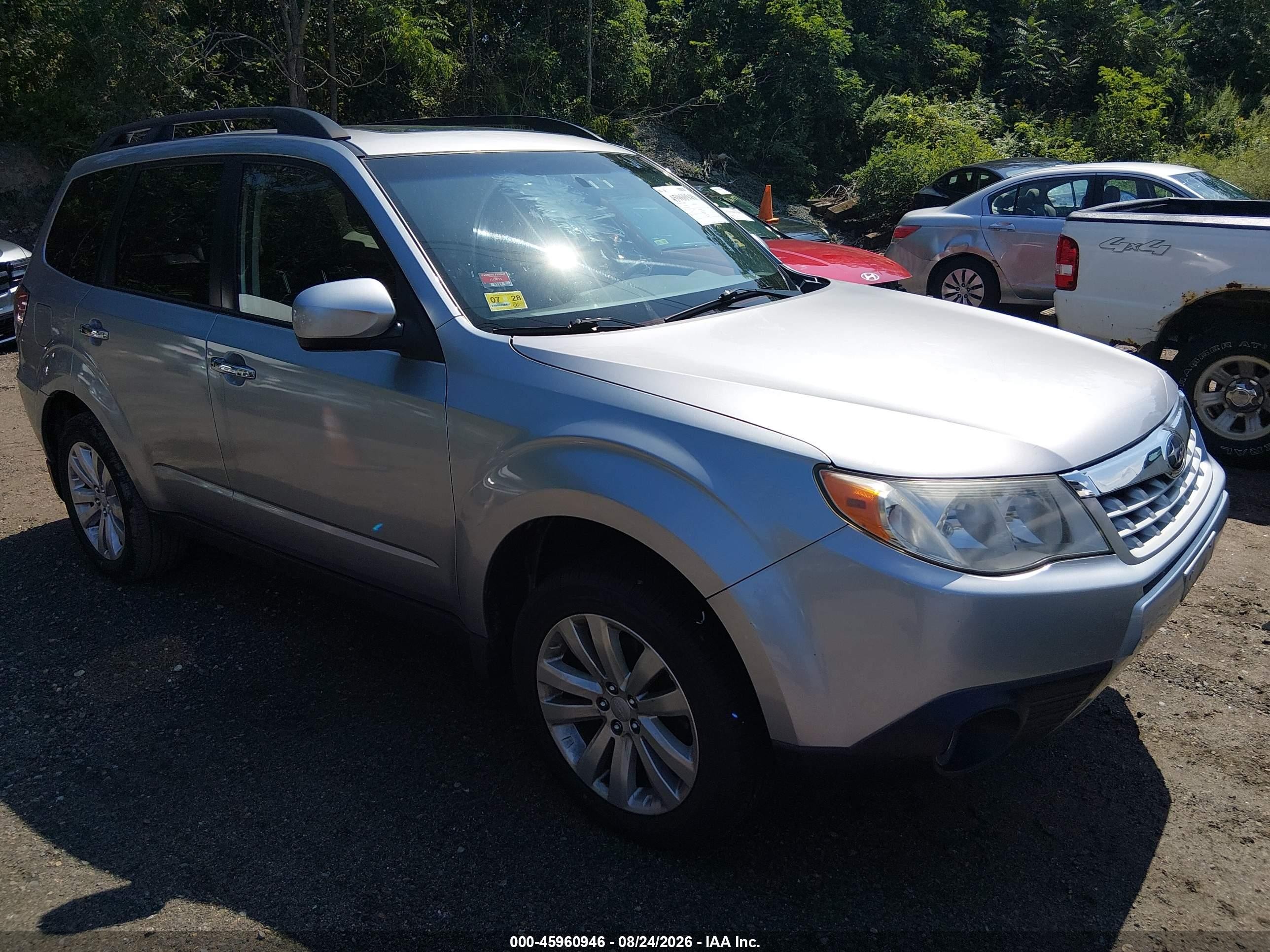 2013 Subaru Forester 2.5x Premium Серебряный vin: JF2SHADC4DH400311