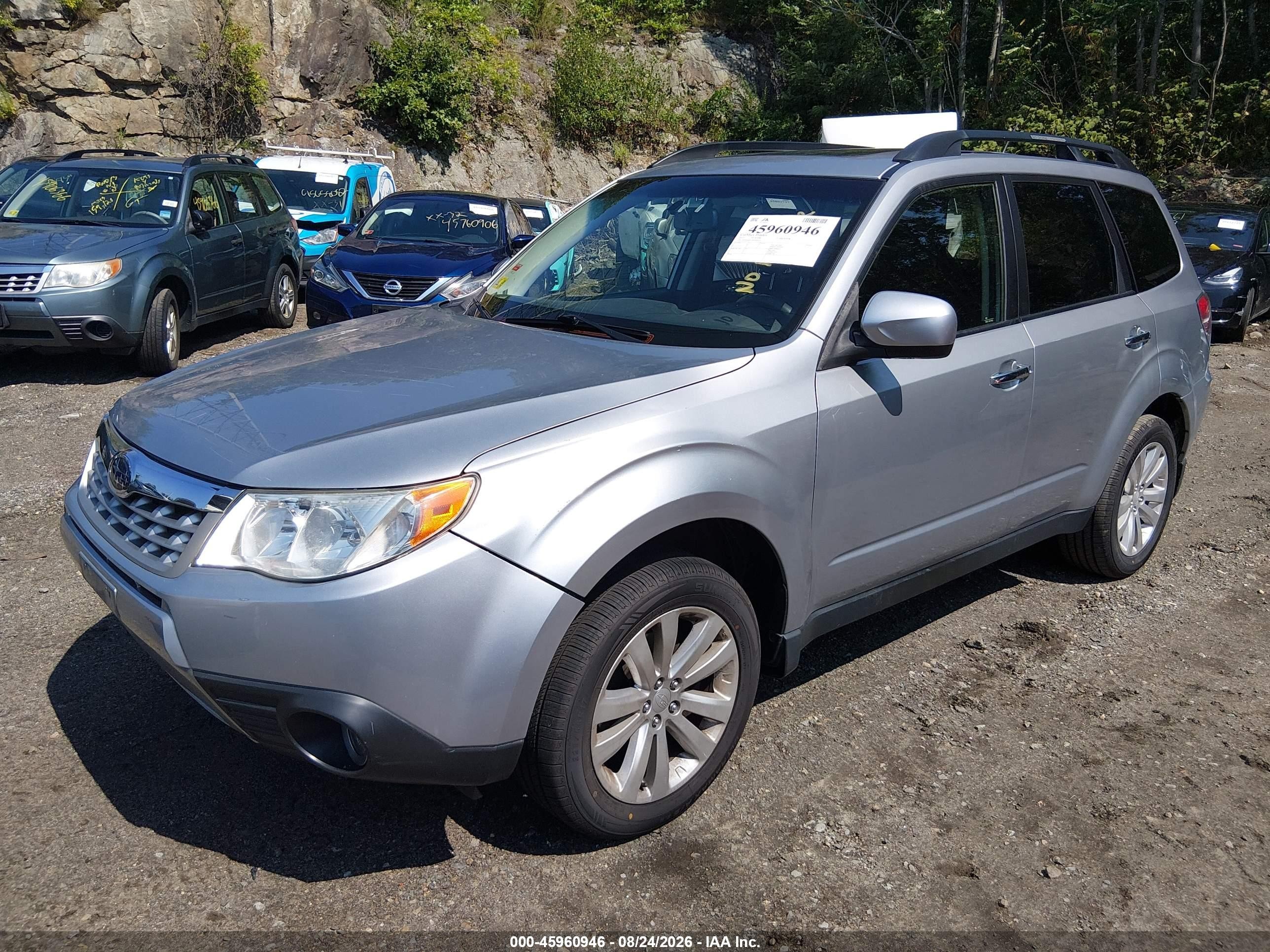 2013 Subaru Forester 2.5x Premium Серебряный vin: JF2SHADC4DH400311