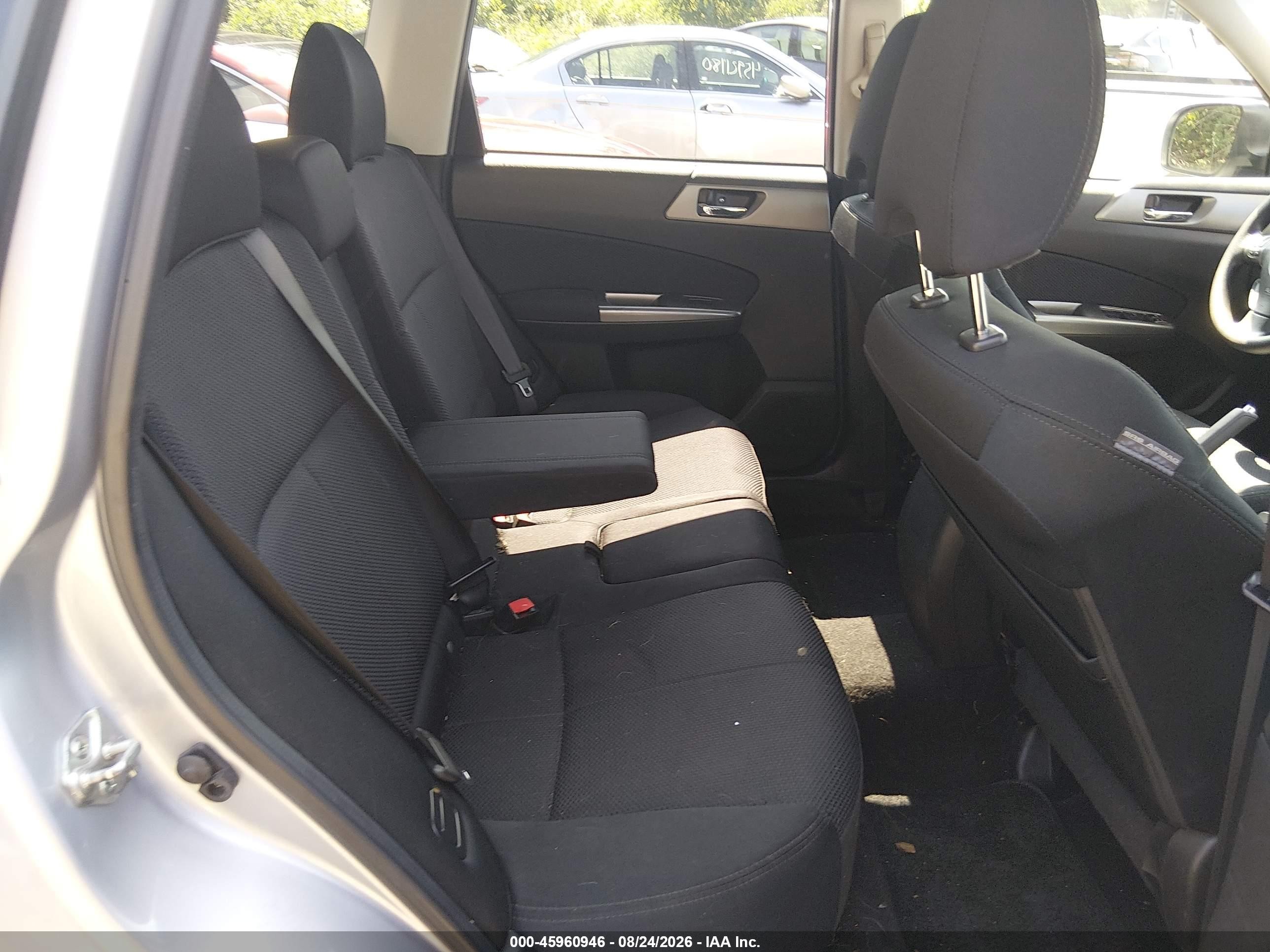 2013 Subaru Forester 2.5x Premium Серебряный vin: JF2SHADC4DH400311