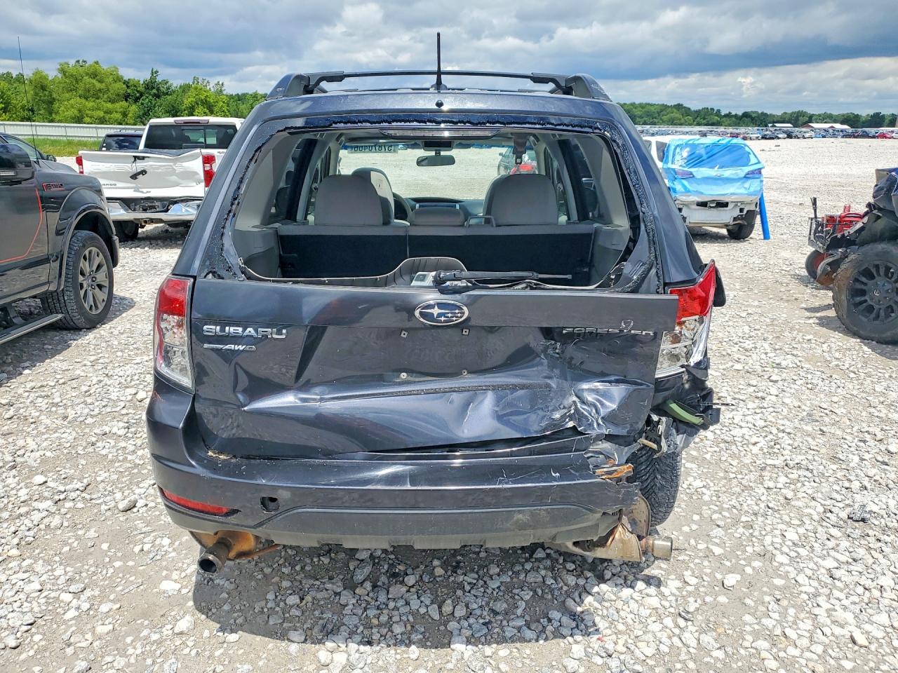 2013 Subaru Forester 2.5x Premium Blue vin: JF2SHADC4DH432479