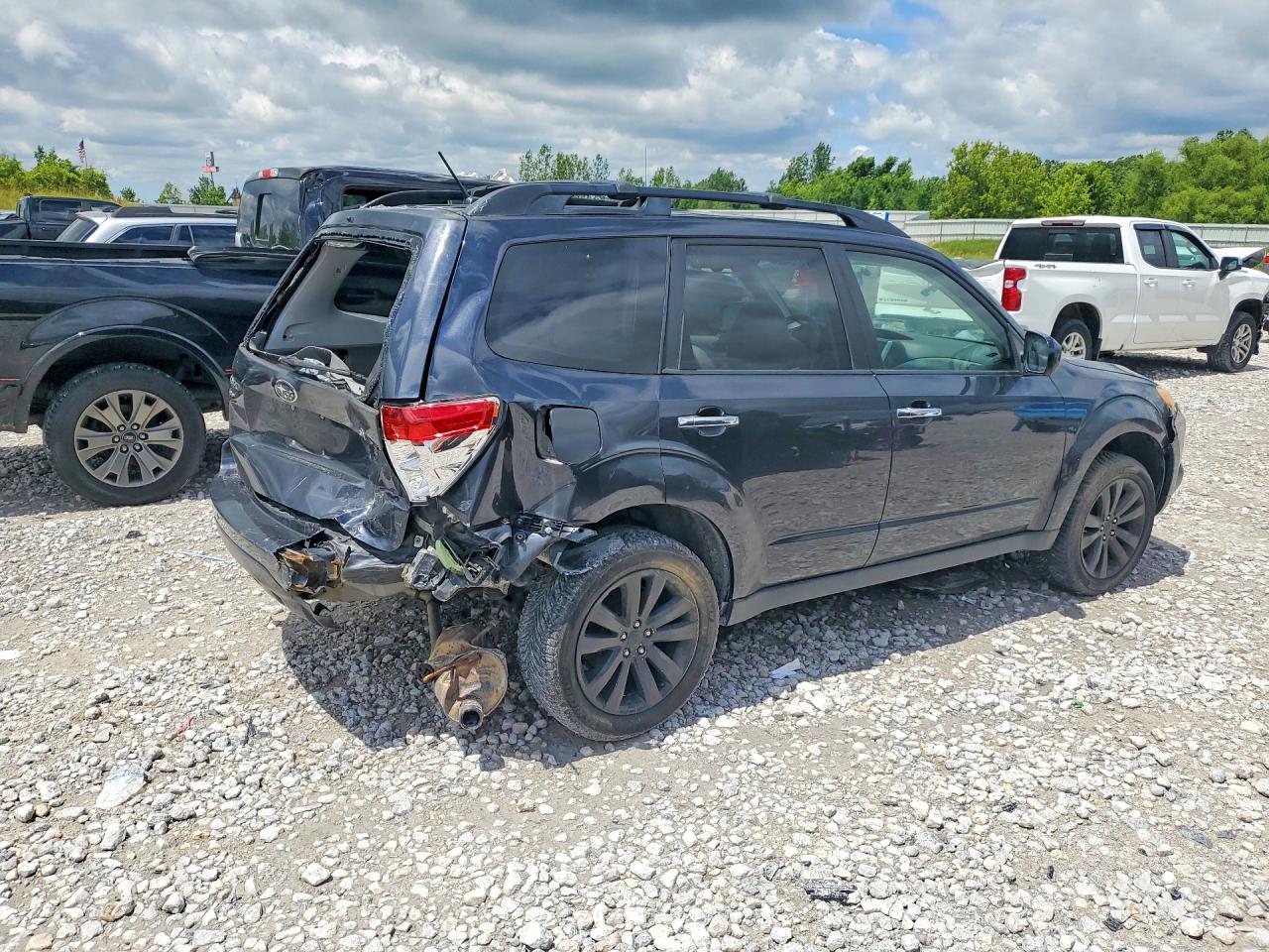 2013 Subaru Forester 2.5x Premium Blue vin: JF2SHADC4DH432479