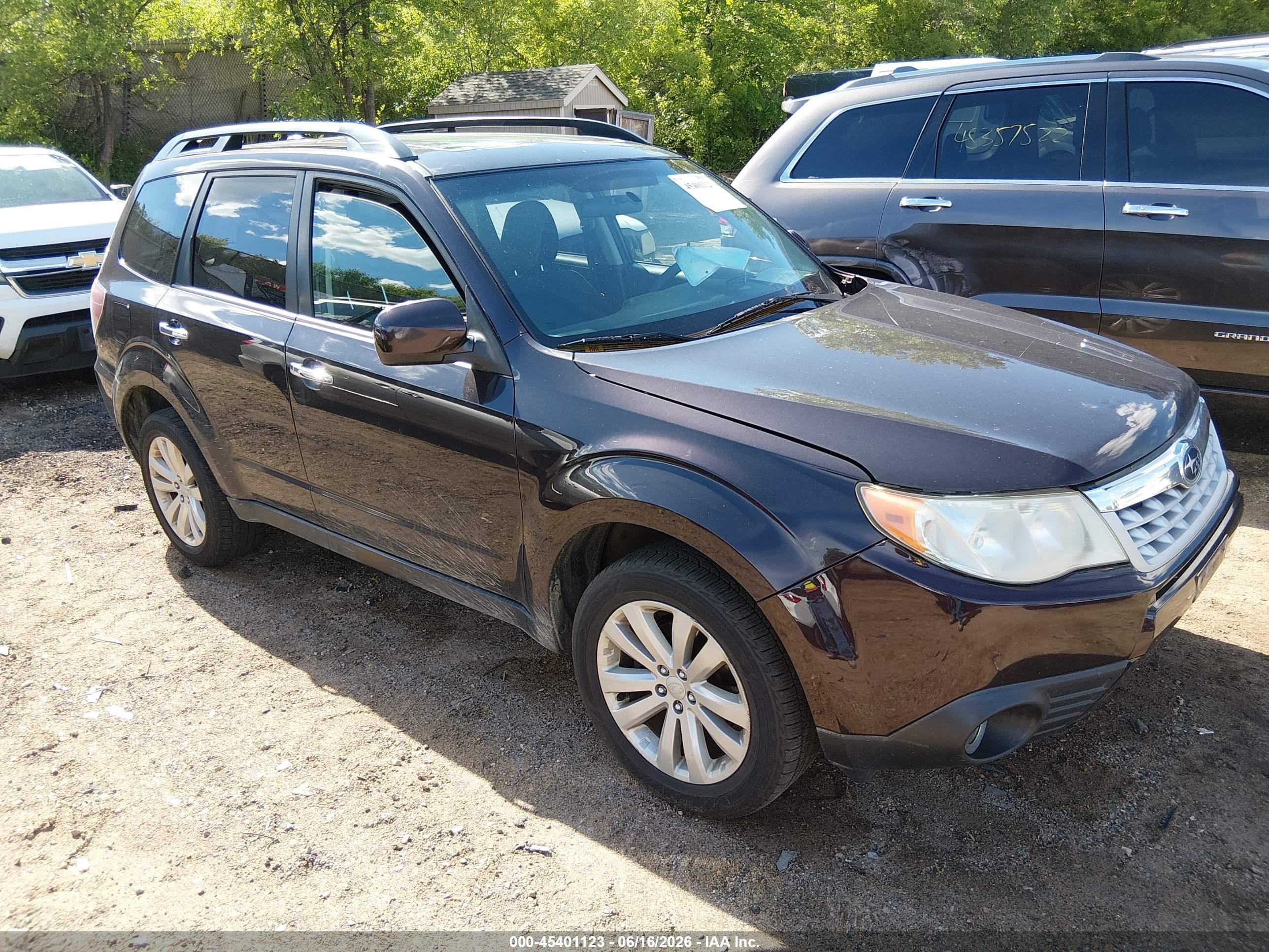 2013 Subaru Forester 2.5x Premium Темно-бордовый vin: JF2SHADC4DH444499