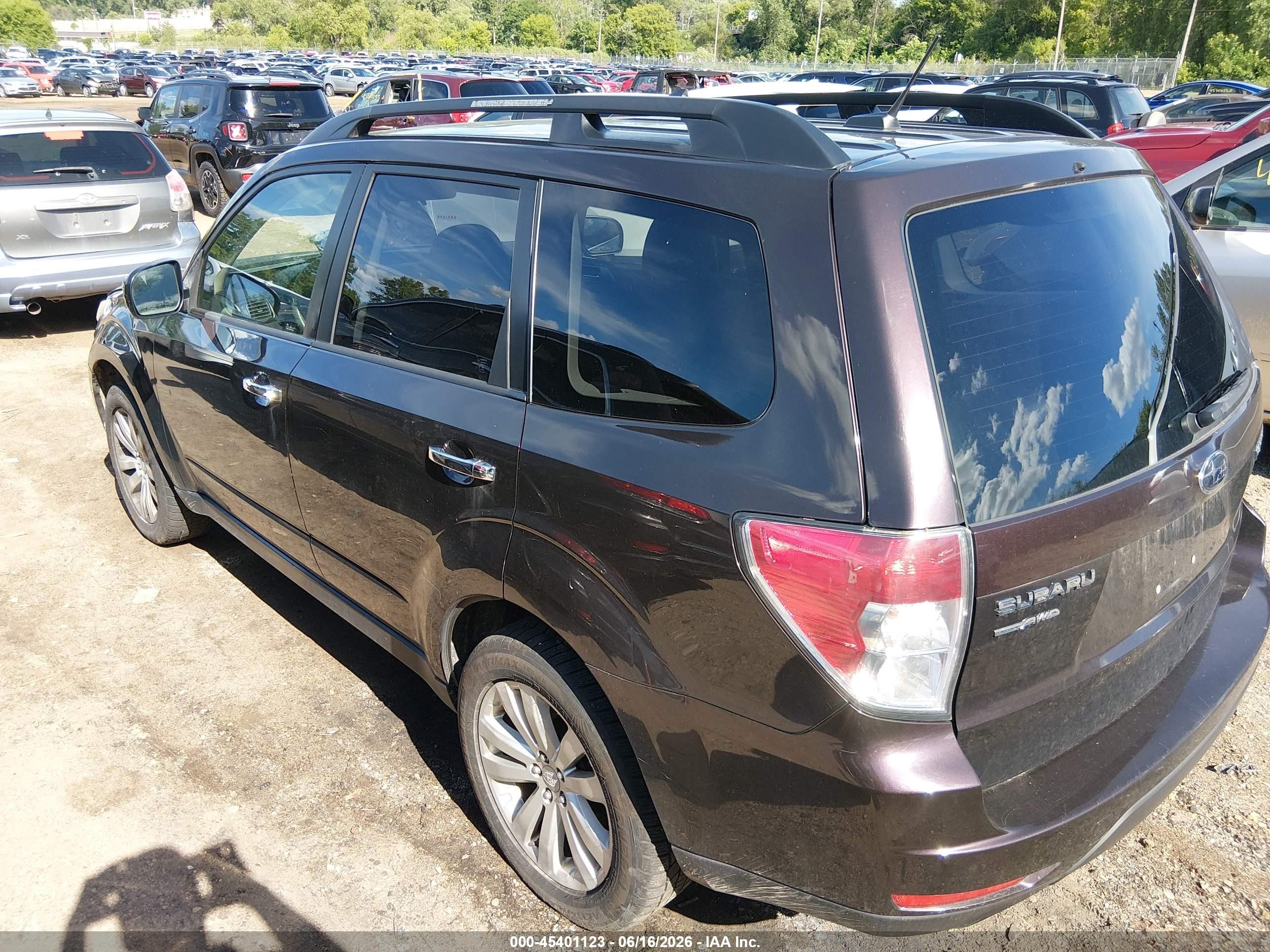 2013 Subaru Forester 2.5x Premium Maroon vin: JF2SHADC4DH444499