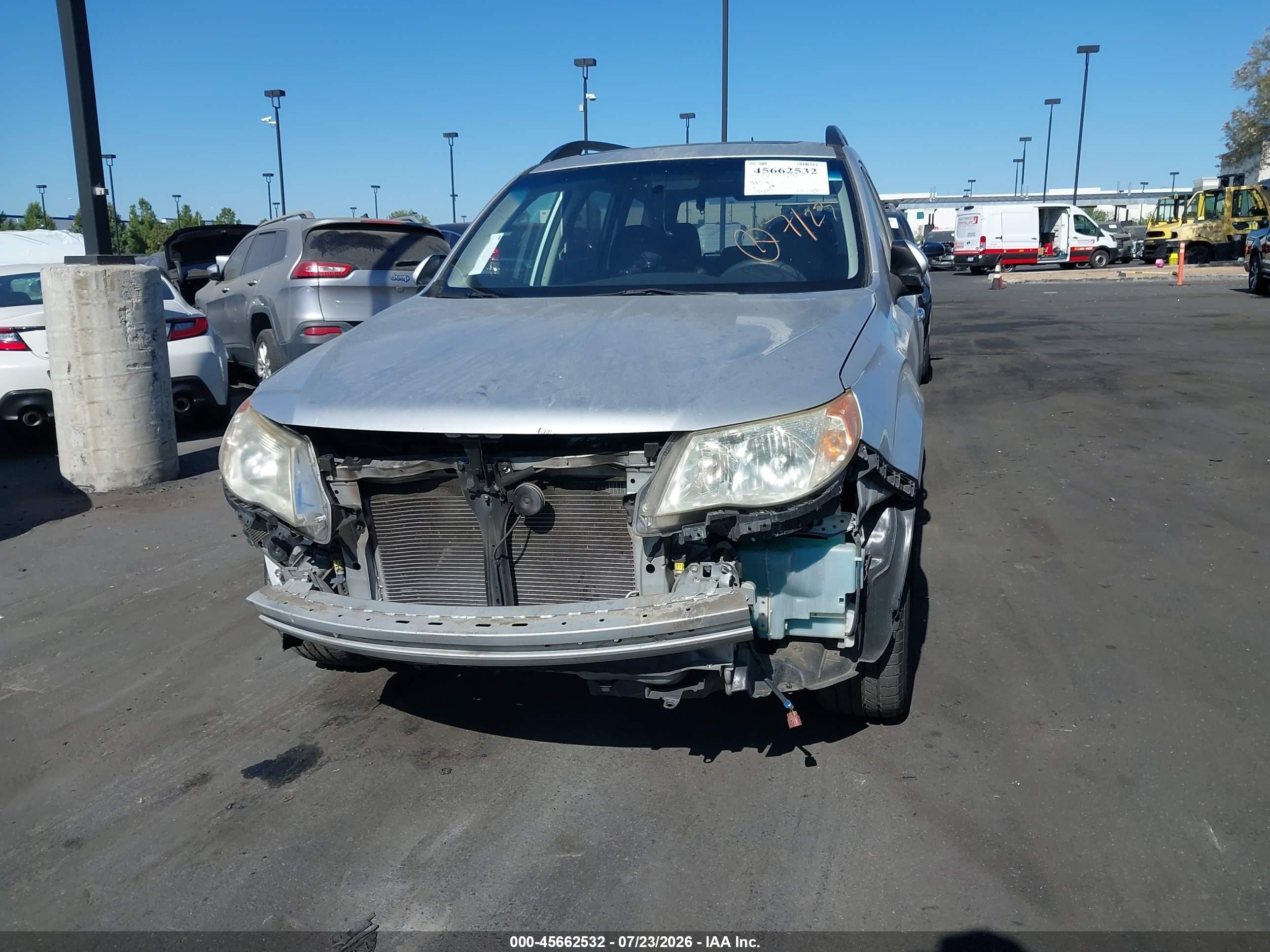 2011 Subaru Forester 2.5x Premium Silver vin: JF2SHADC5BH701134