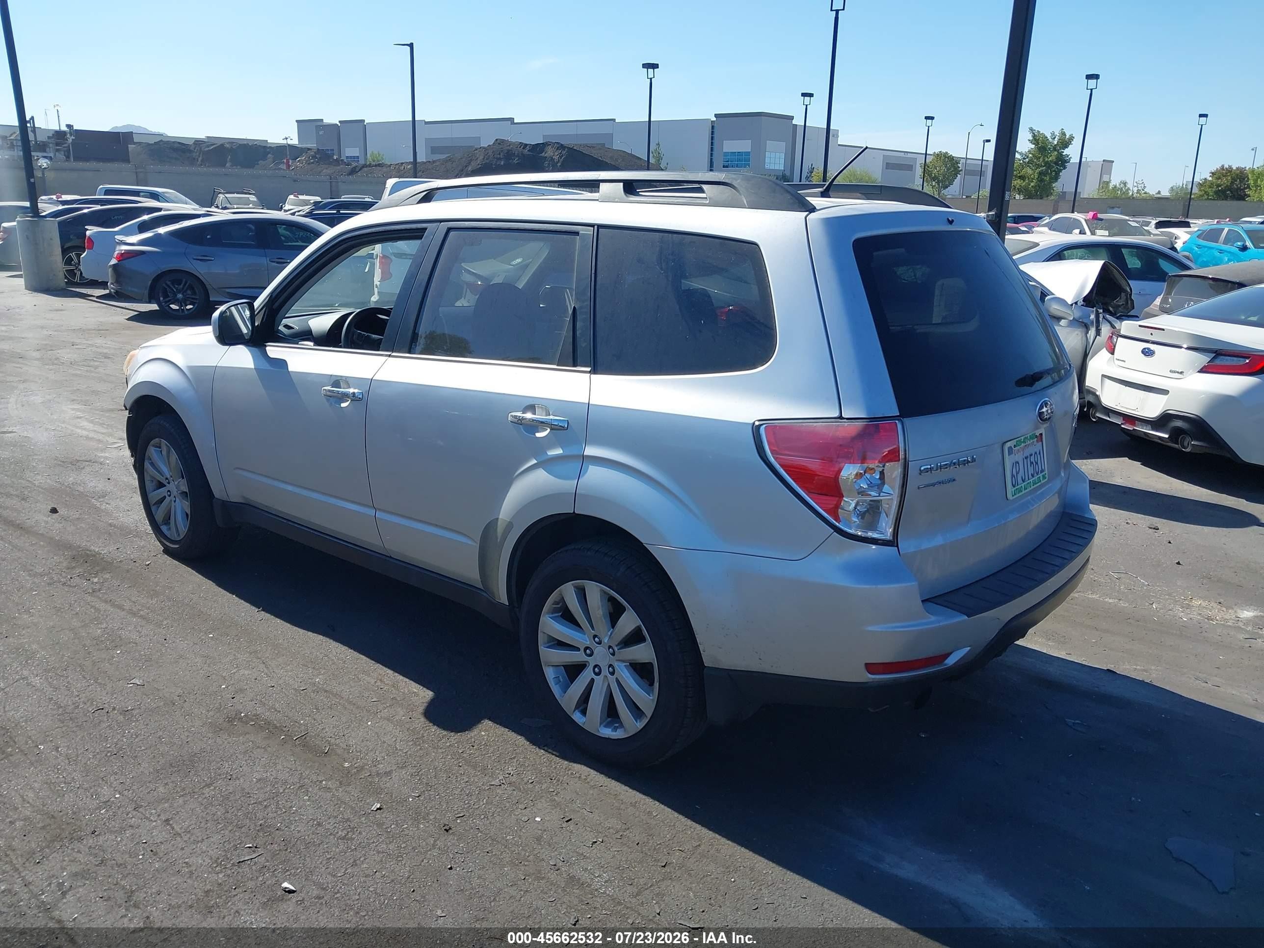 2011 Subaru Forester 2.5x Premium Silver vin: JF2SHADC5BH701134