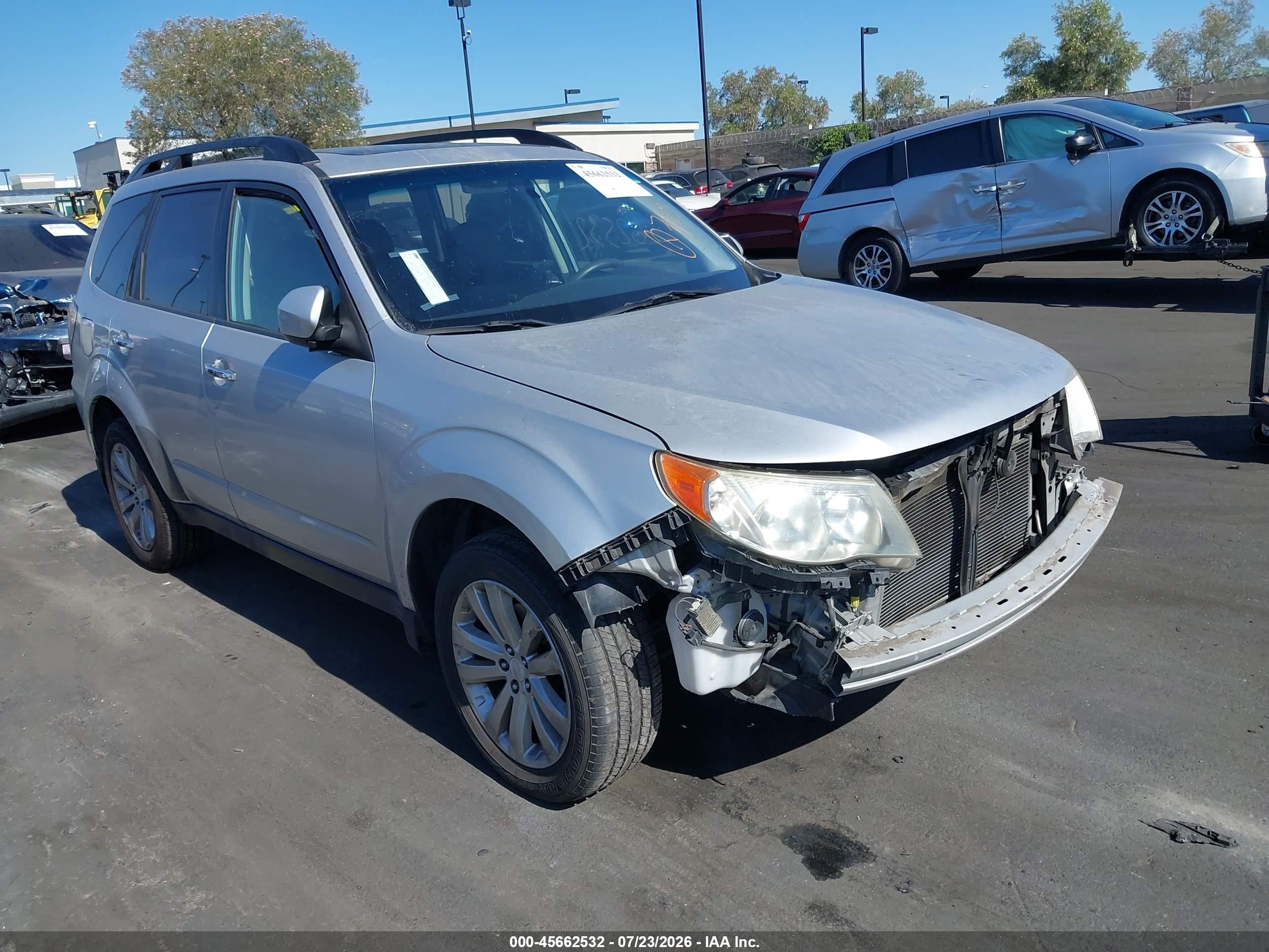2011 Subaru Forester 2.5x Premium Silver vin: JF2SHADC5BH701134