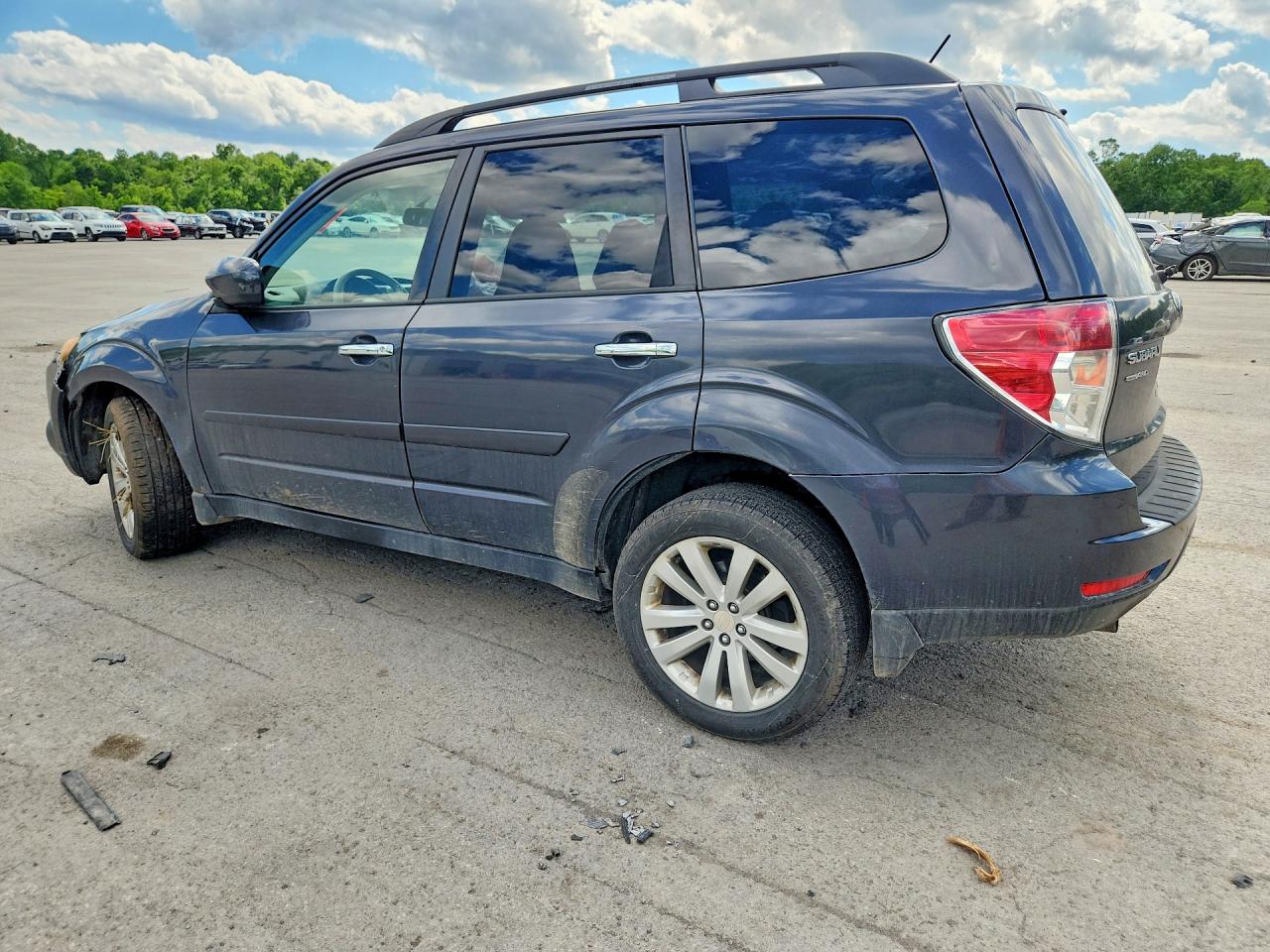 2011 Subaru Forester 2.5x Premium Gray vin: JF2SHADC5BH772480