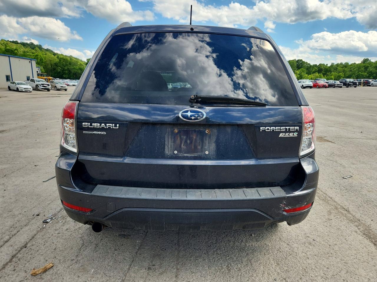 2011 Subaru Forester 2.5x Premium Gray vin: JF2SHADC5BH772480