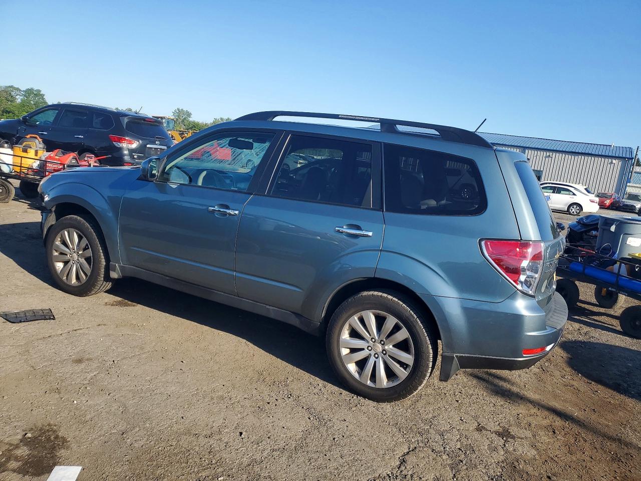 2012 Subaru Forester 2.5x Premium Blue vin: JF2SHADC5CH430321