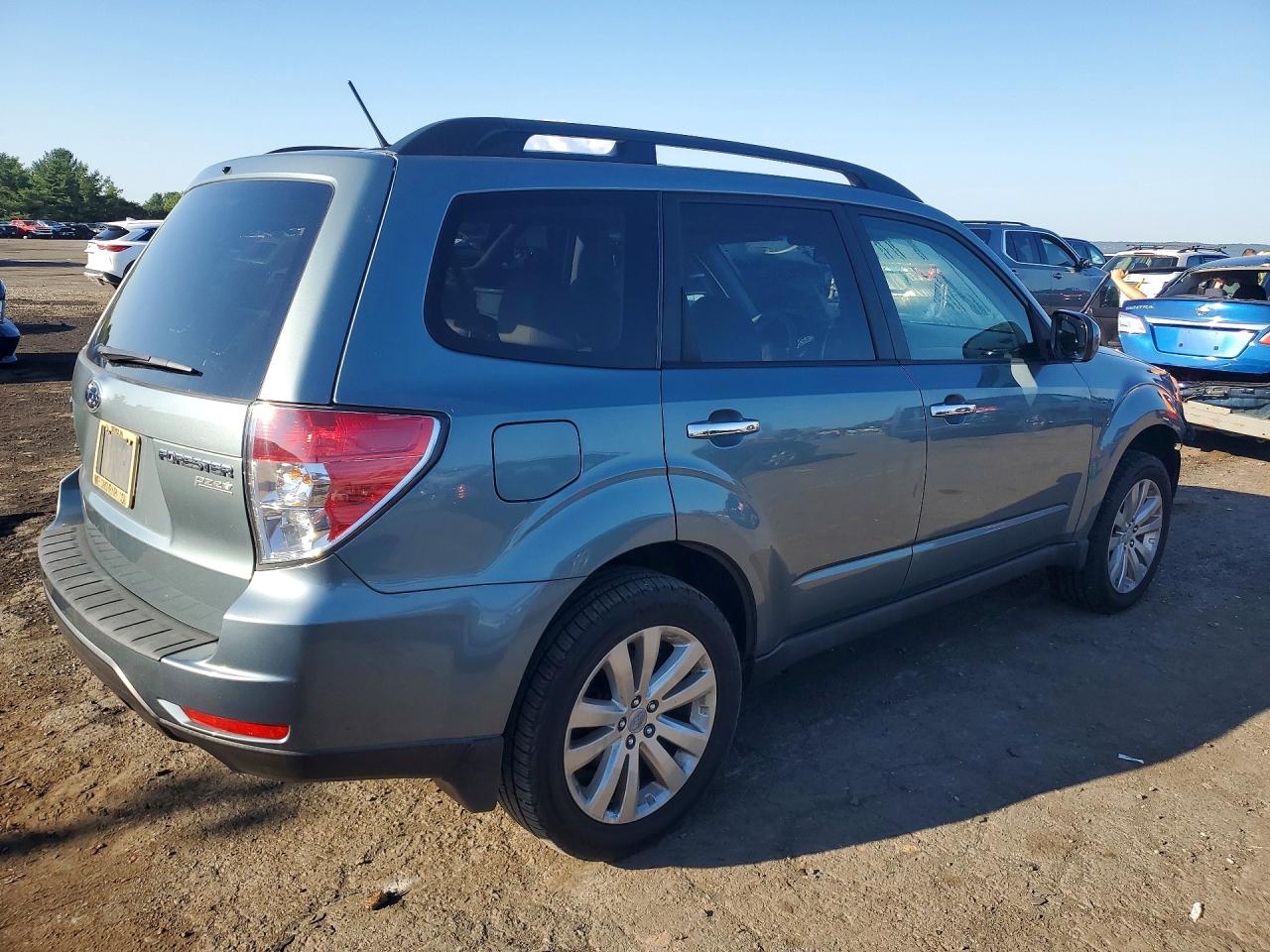 2012 Subaru Forester 2.5x Premium Blue vin: JF2SHADC5CH430321