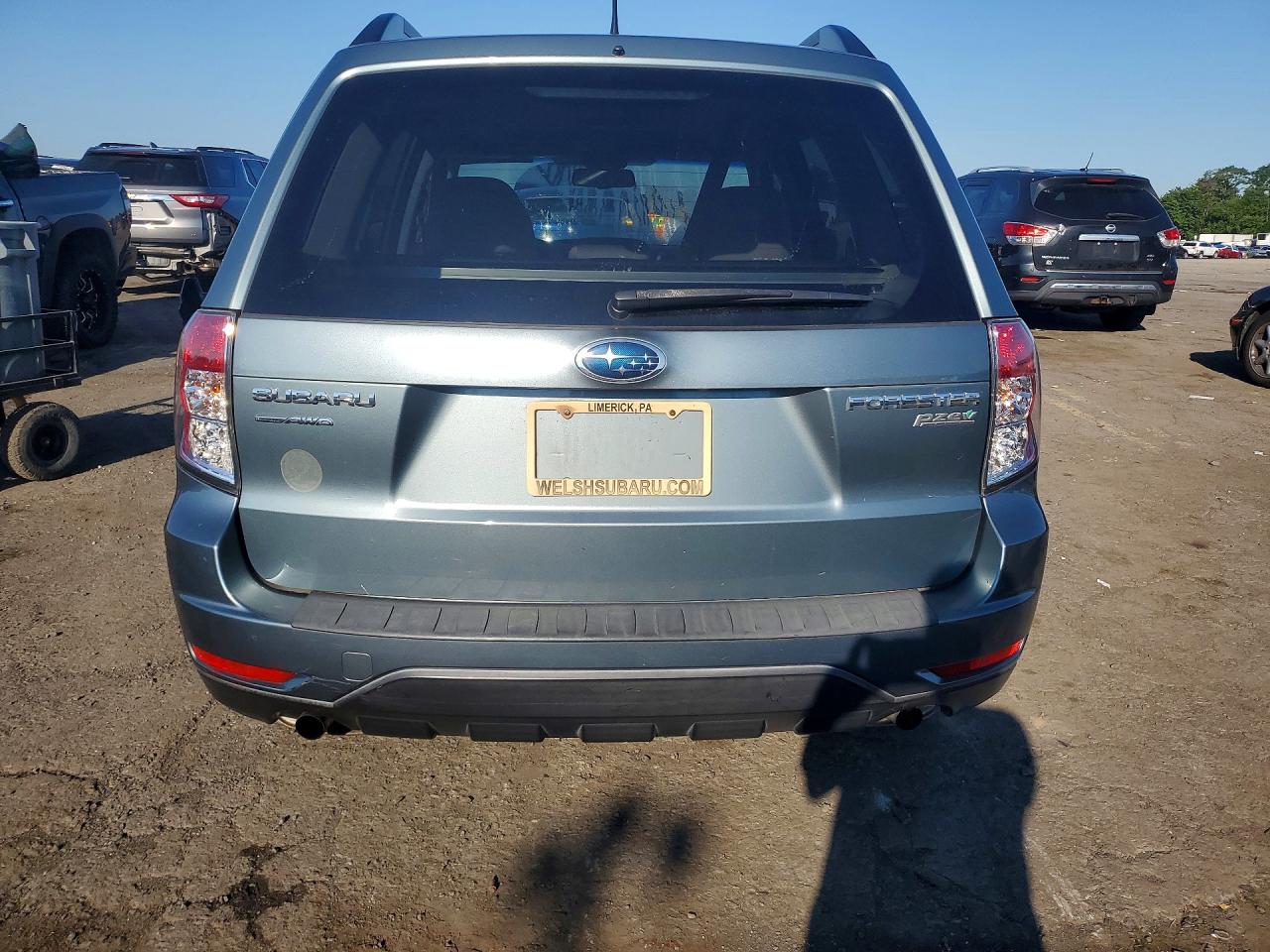 2012 Subaru Forester 2.5x Premium Blue vin: JF2SHADC5CH430321