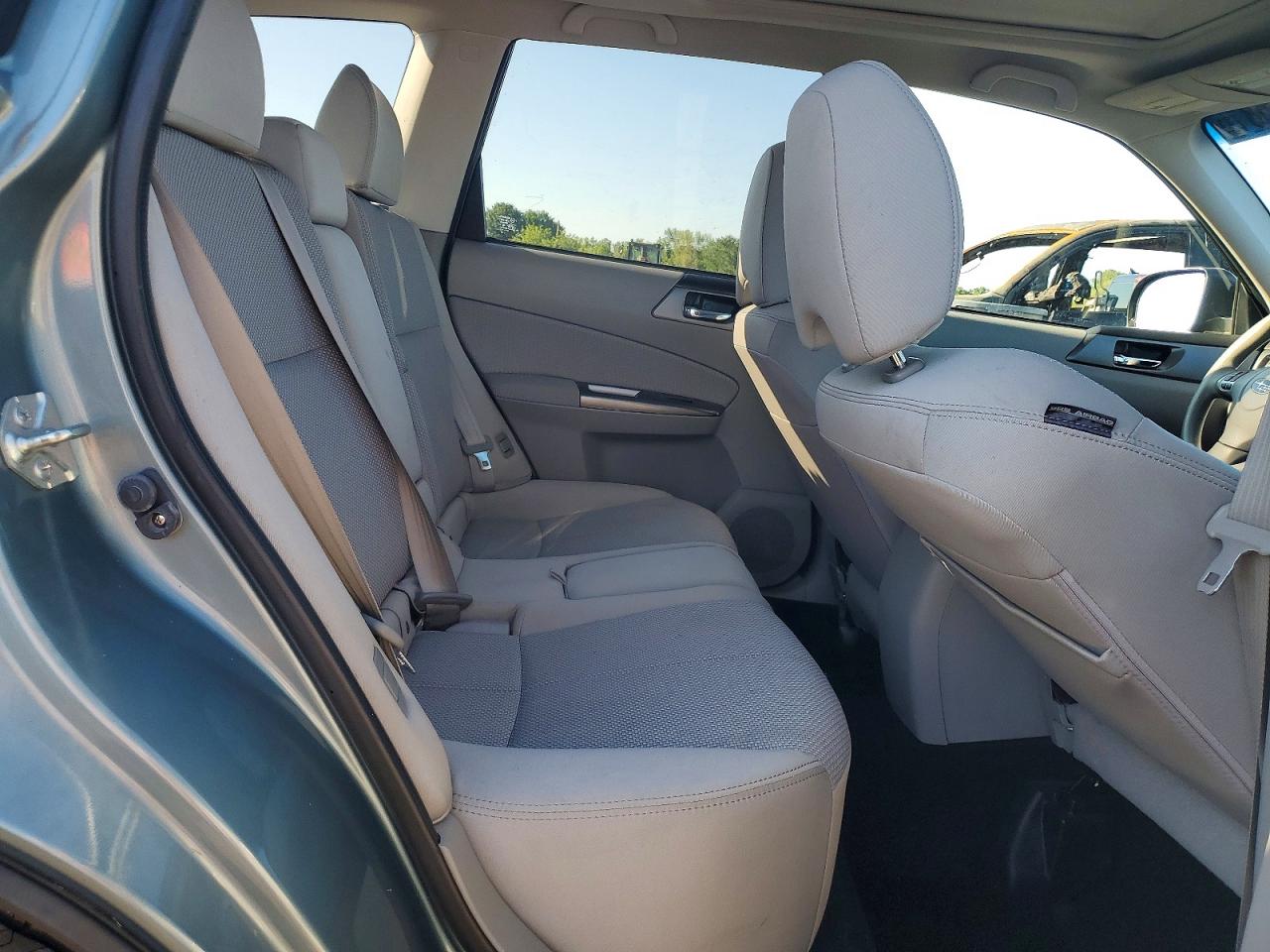 2012 Subaru Forester 2.5x Premium Blue vin: JF2SHADC5CH430321