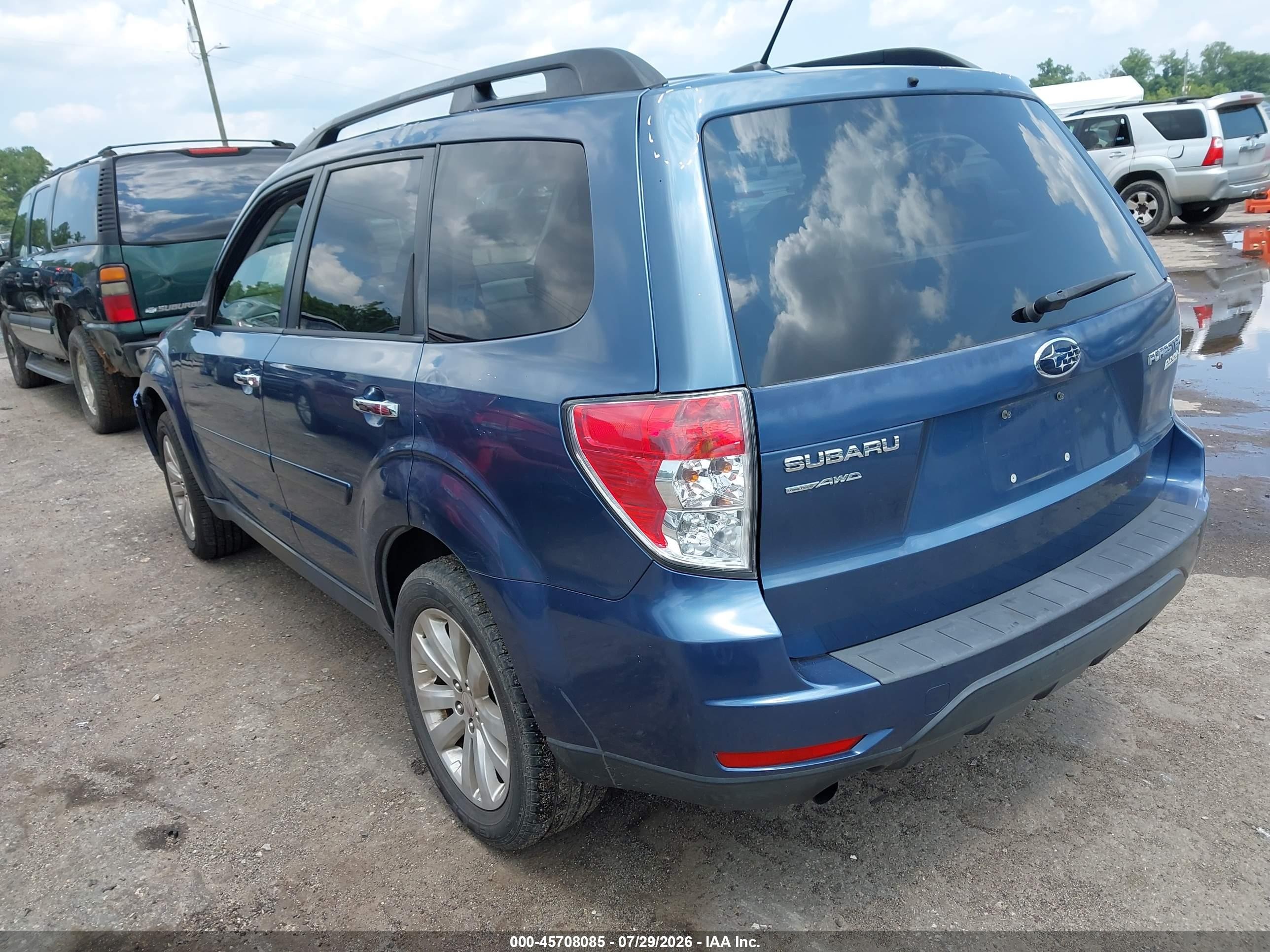 2012 Subaru Forester 2.5x Premium Blue vin: JF2SHADC5CH440766