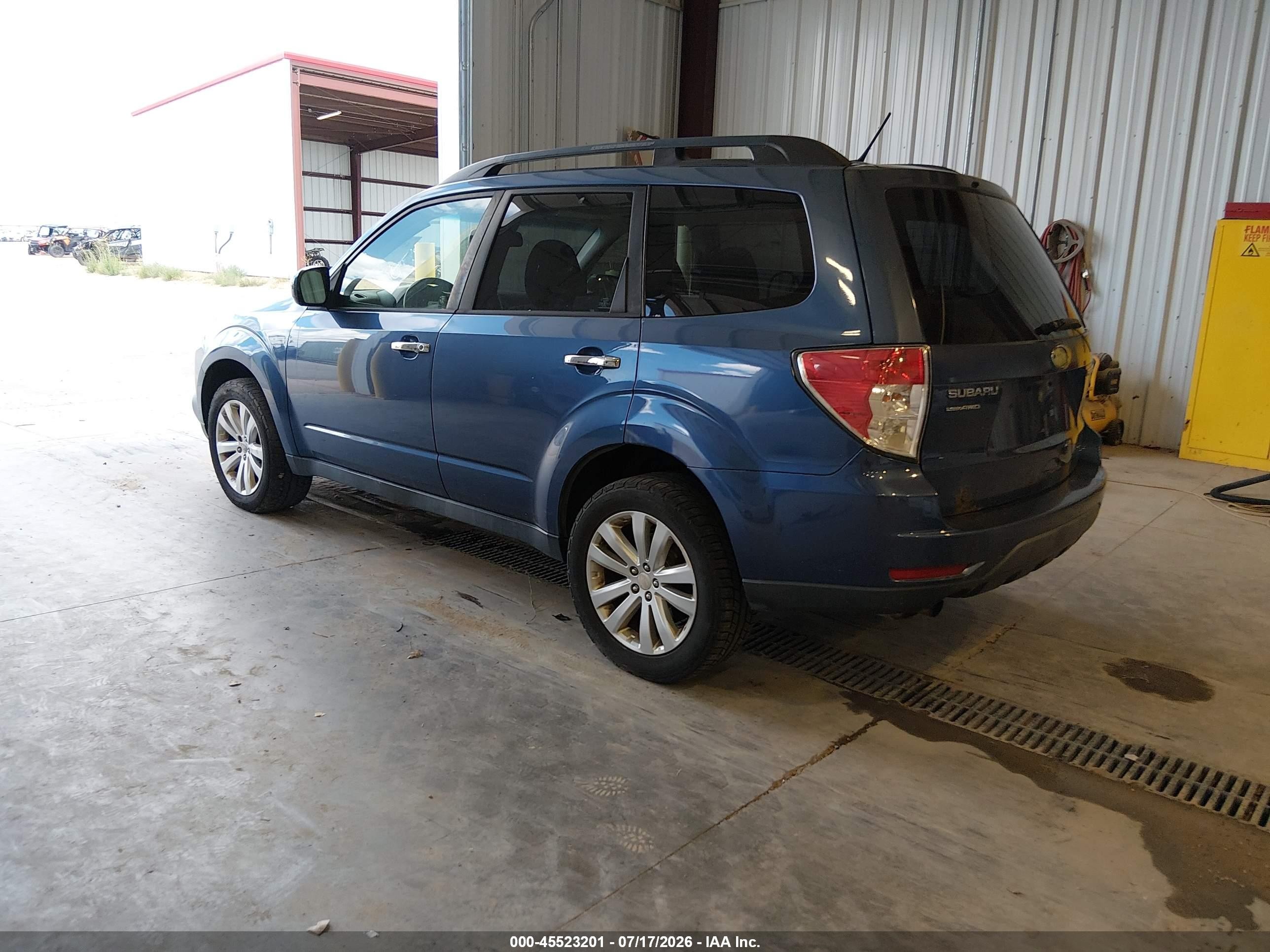 2012 Subaru Forester 2.5x Premium Blue vin: JF2SHADC5CH441917