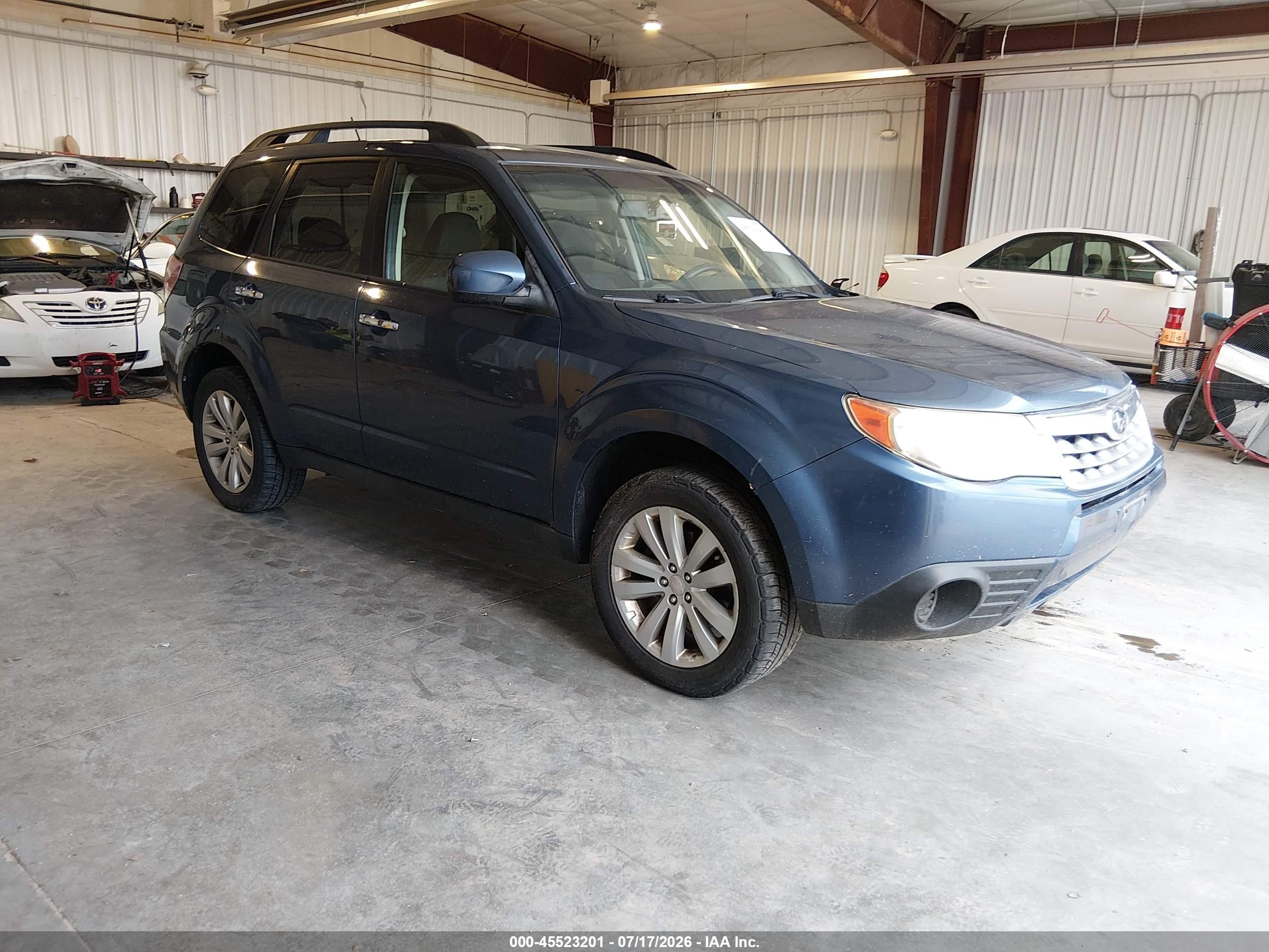 2012 Subaru Forester 2.5x Premium Blue vin: JF2SHADC5CH441917