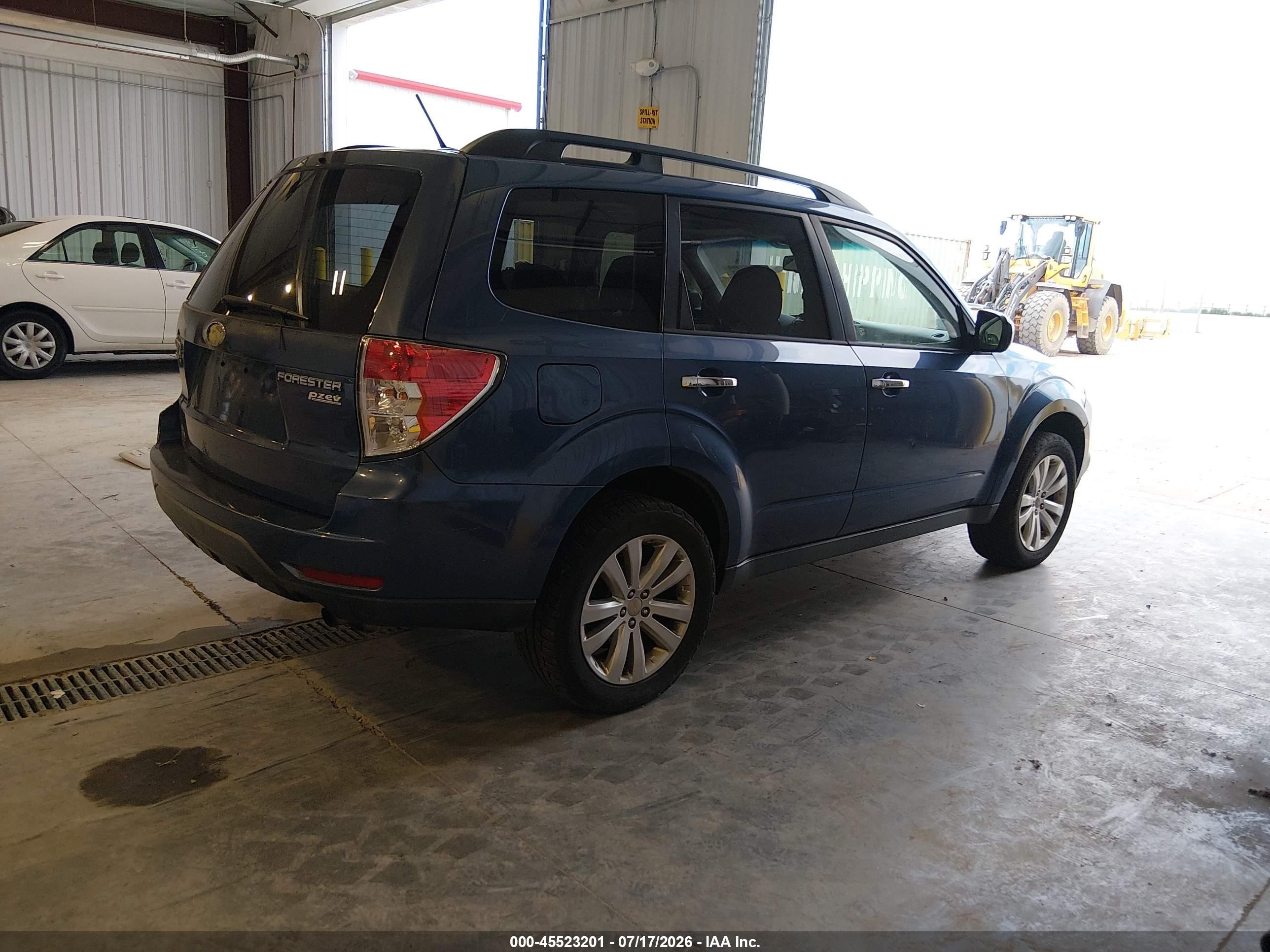 2012 Subaru Forester 2.5x Premium Blue vin: JF2SHADC5CH441917