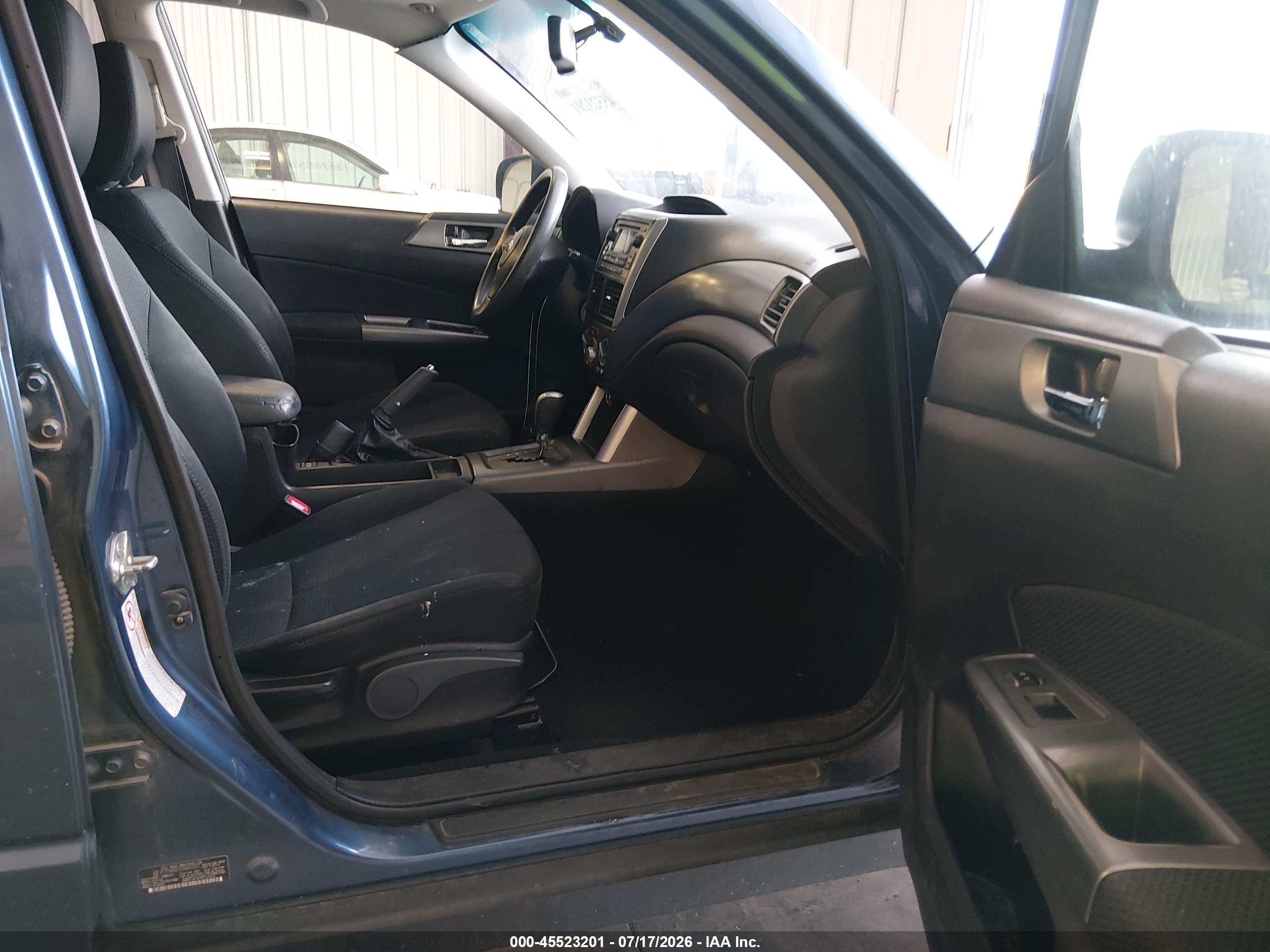 2012 Subaru Forester 2.5x Premium Blue vin: JF2SHADC5CH441917
