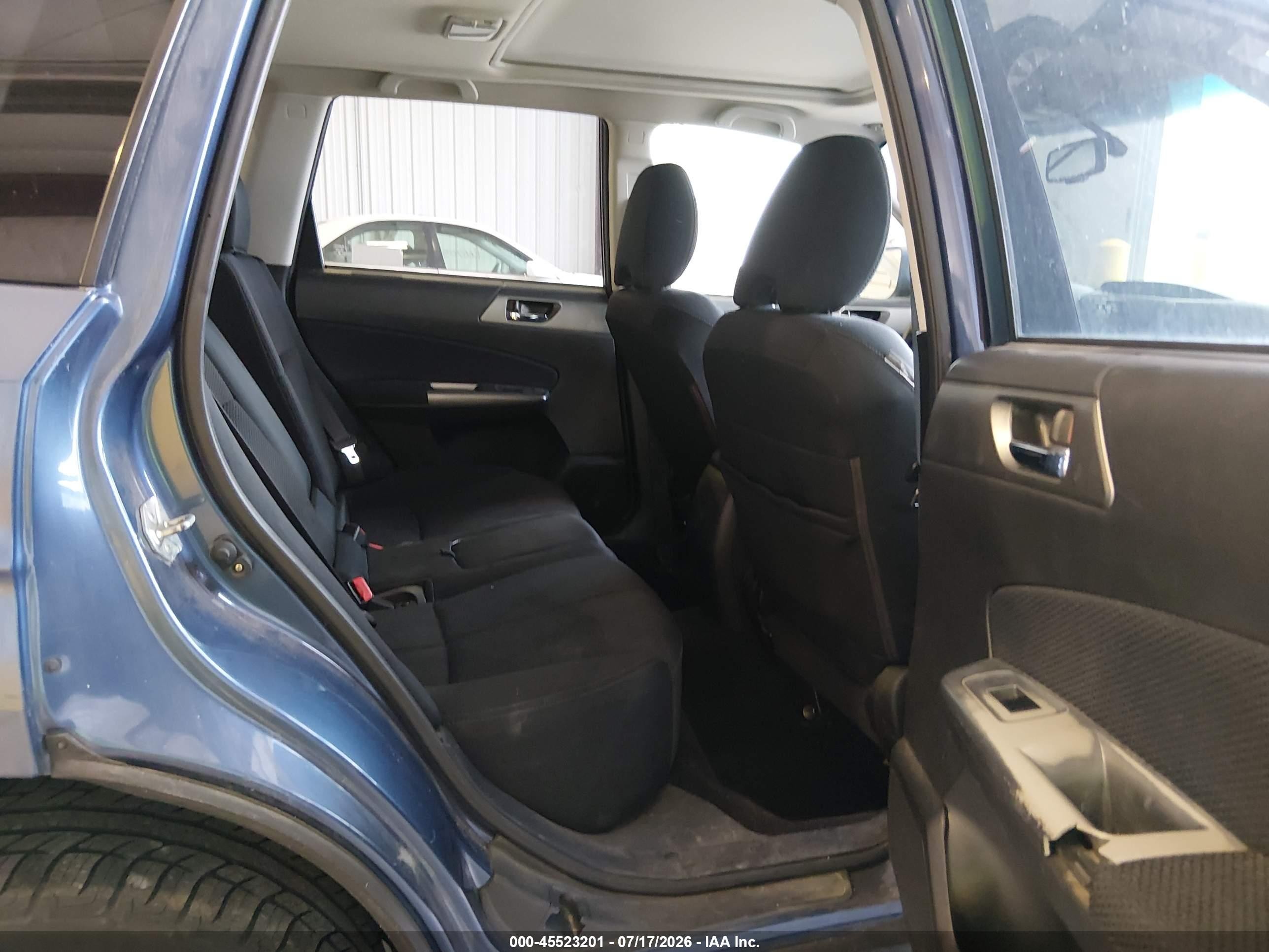 2012 Subaru Forester 2.5x Premium Blue vin: JF2SHADC5CH441917