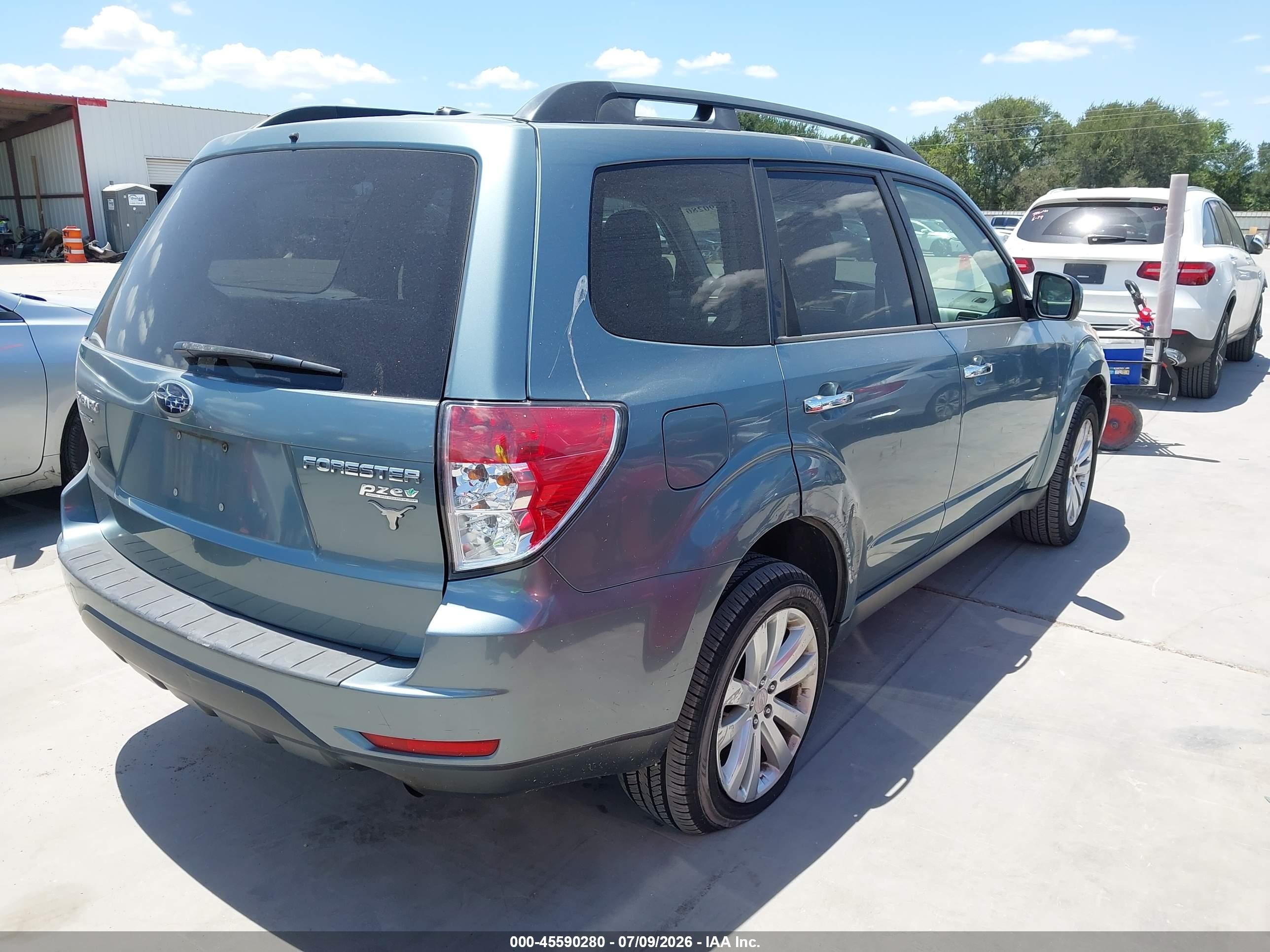 2012 Subaru Forester 2.5x Premium Turquoise vin: JF2SHADC5CH459513